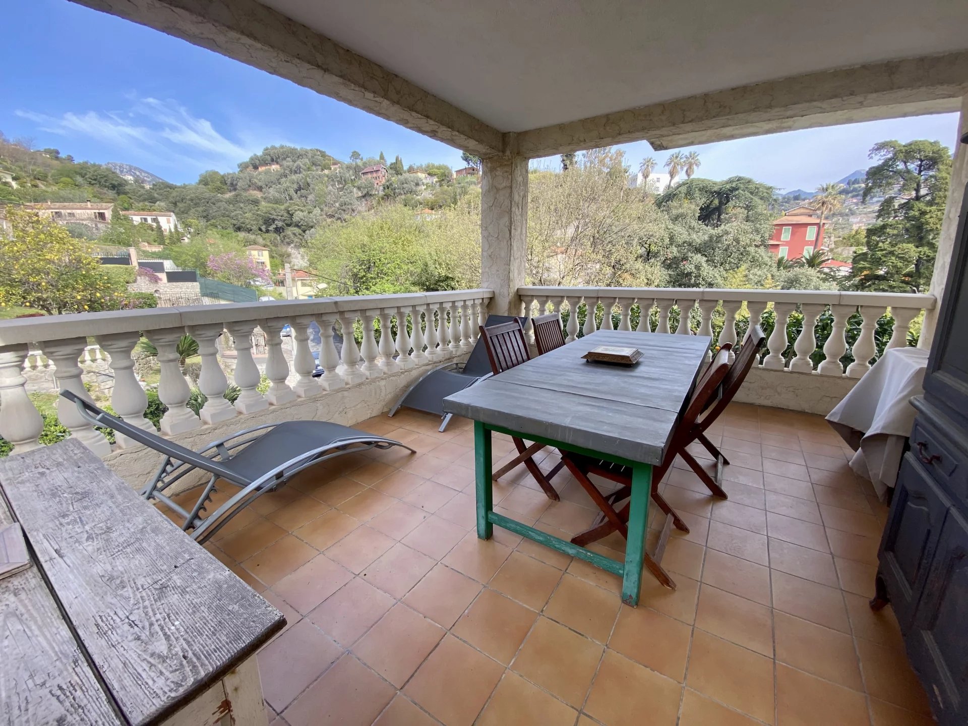 MENTON BORRIGO - MAISON INDIVIDUELLE  DE 7 PIÈCES 210 M² 600 M²