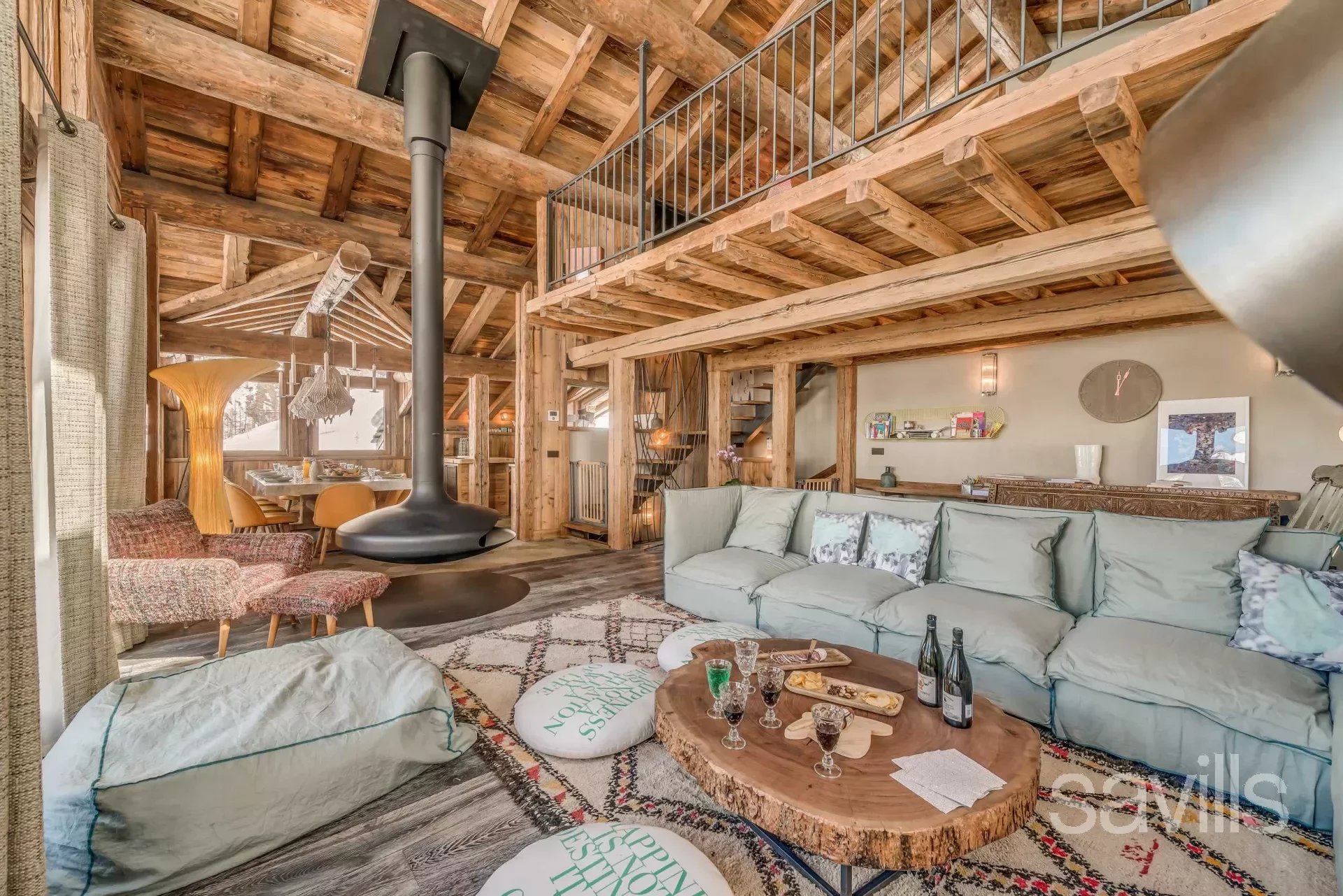 Superb chalet of 182 sq m situated in an exclusive development in the quiet hamlet Le Raffort.