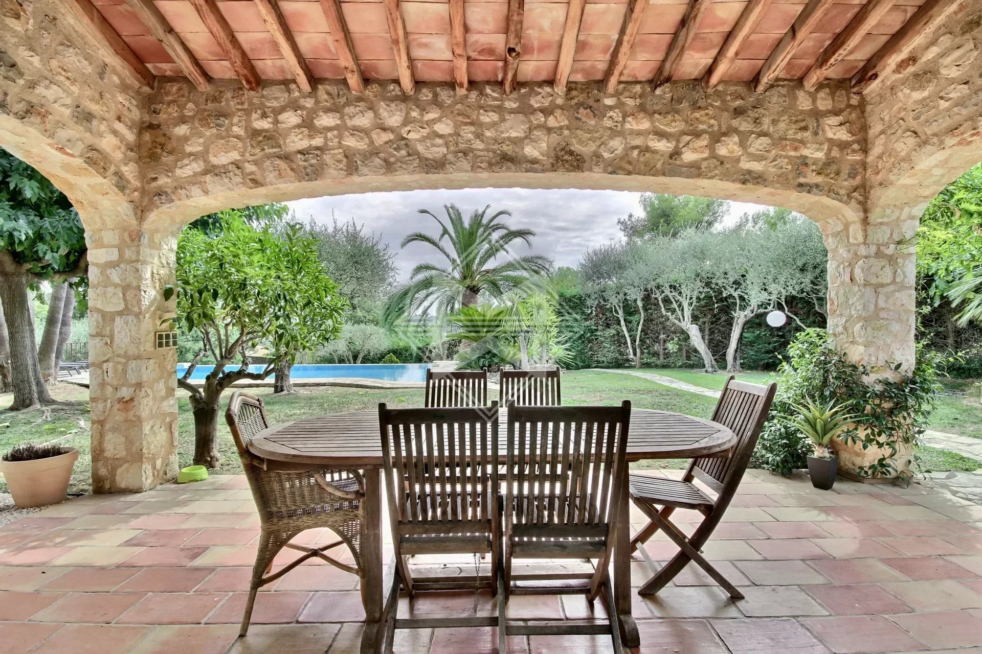 Stone house within walking distance of the village of Valbonne