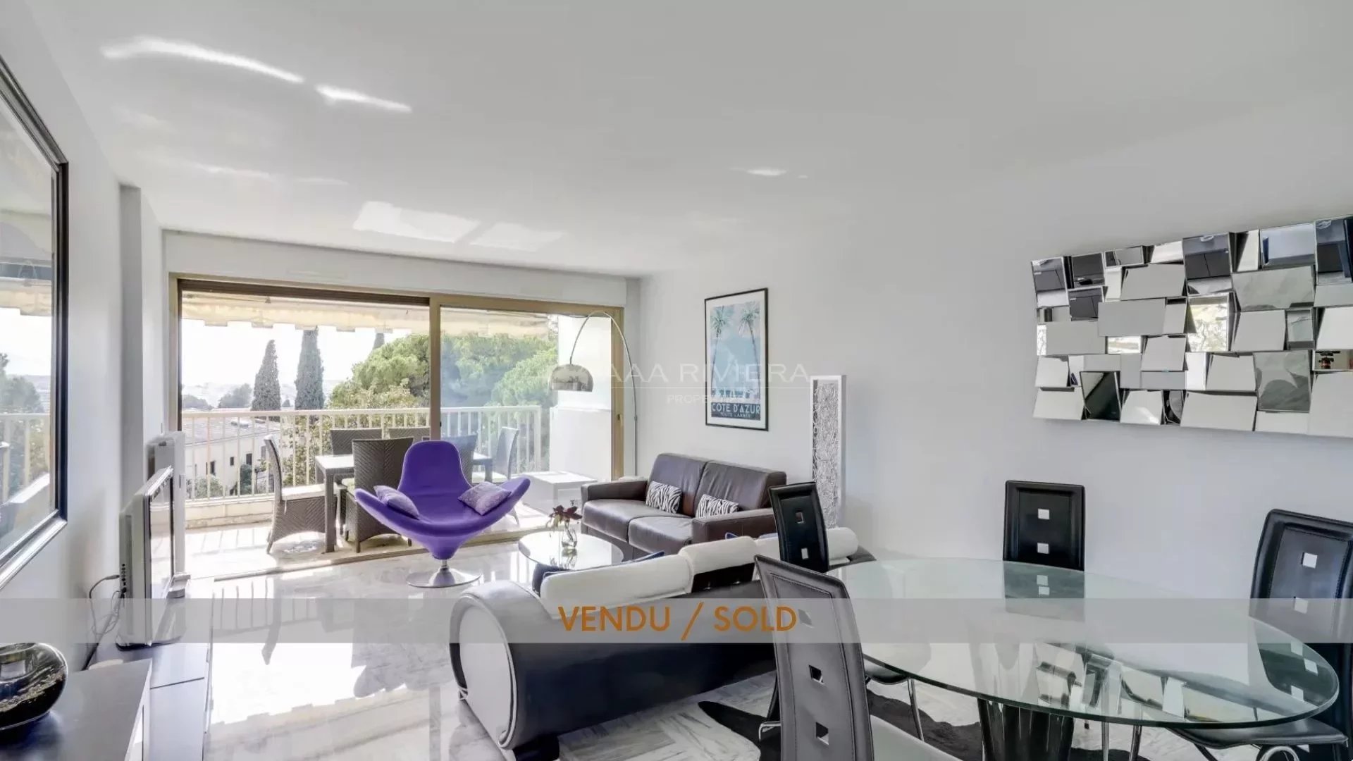 SOLD - CANNES - OXFORD - Nice 3 room apartment with a big terrace and a wonderful view of the green garden in a quiet residence with caretaker, pool and tennis