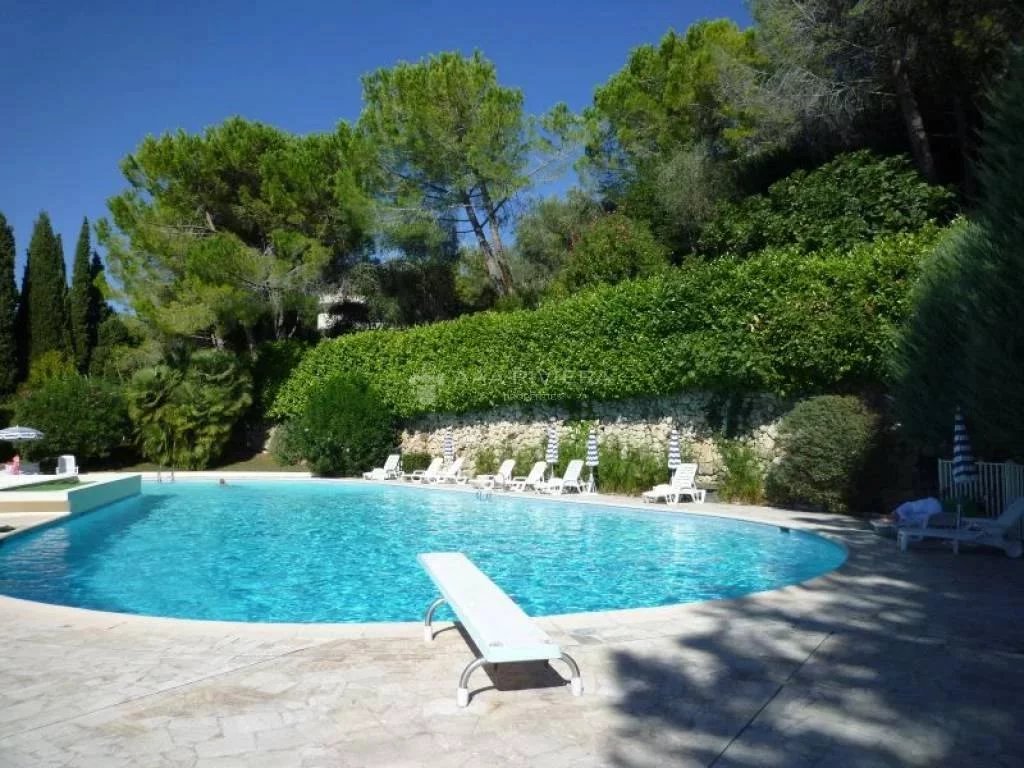 SOLD - CANNES - OXFORD : Nice 3 room apartment with a big terrace and a wonderful view of the green garden in a quiet residence with caretaker, pool and tennis