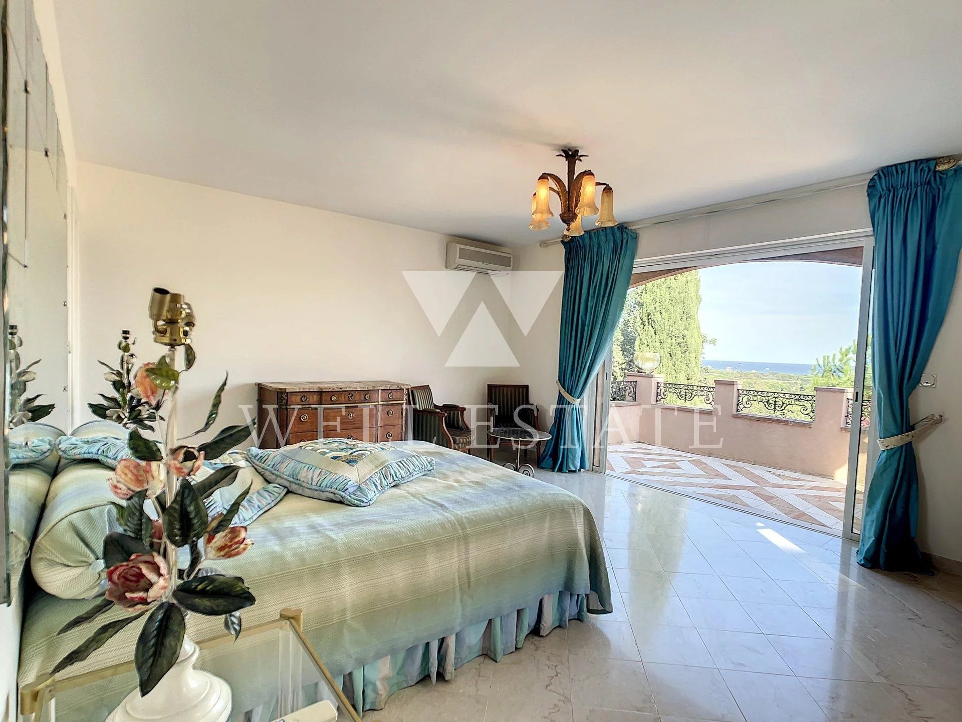 RAMATUELLE VILLA 330M2 ON 1 HECTARE NEAR THE BEACHES WITH PANORAMIC SEA VIEW