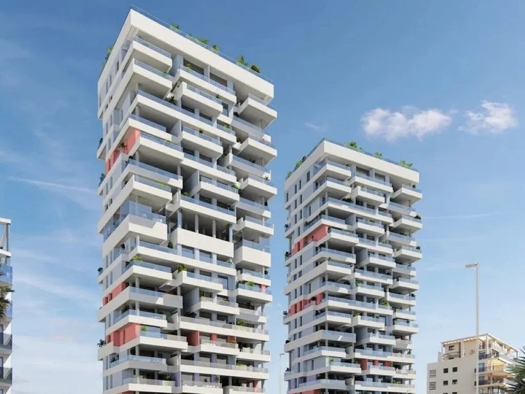 Amplio apartamento de 3 habitaciones con vista al mar a 250 metros del mar