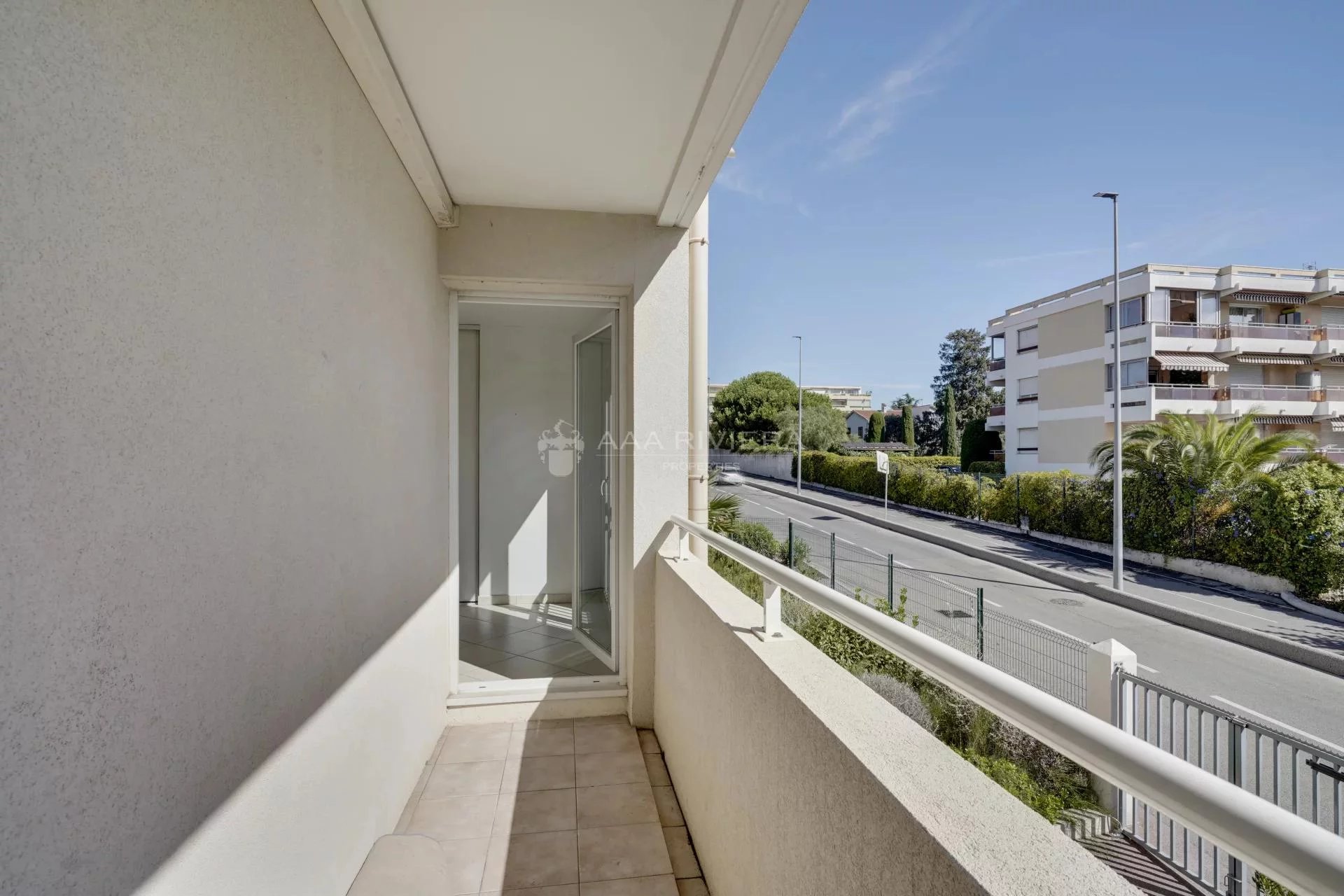 SOLE AGENT - UNDER OFFER  - 2 bedroom apt in residence with pool right on the beaches of Juan les Pins