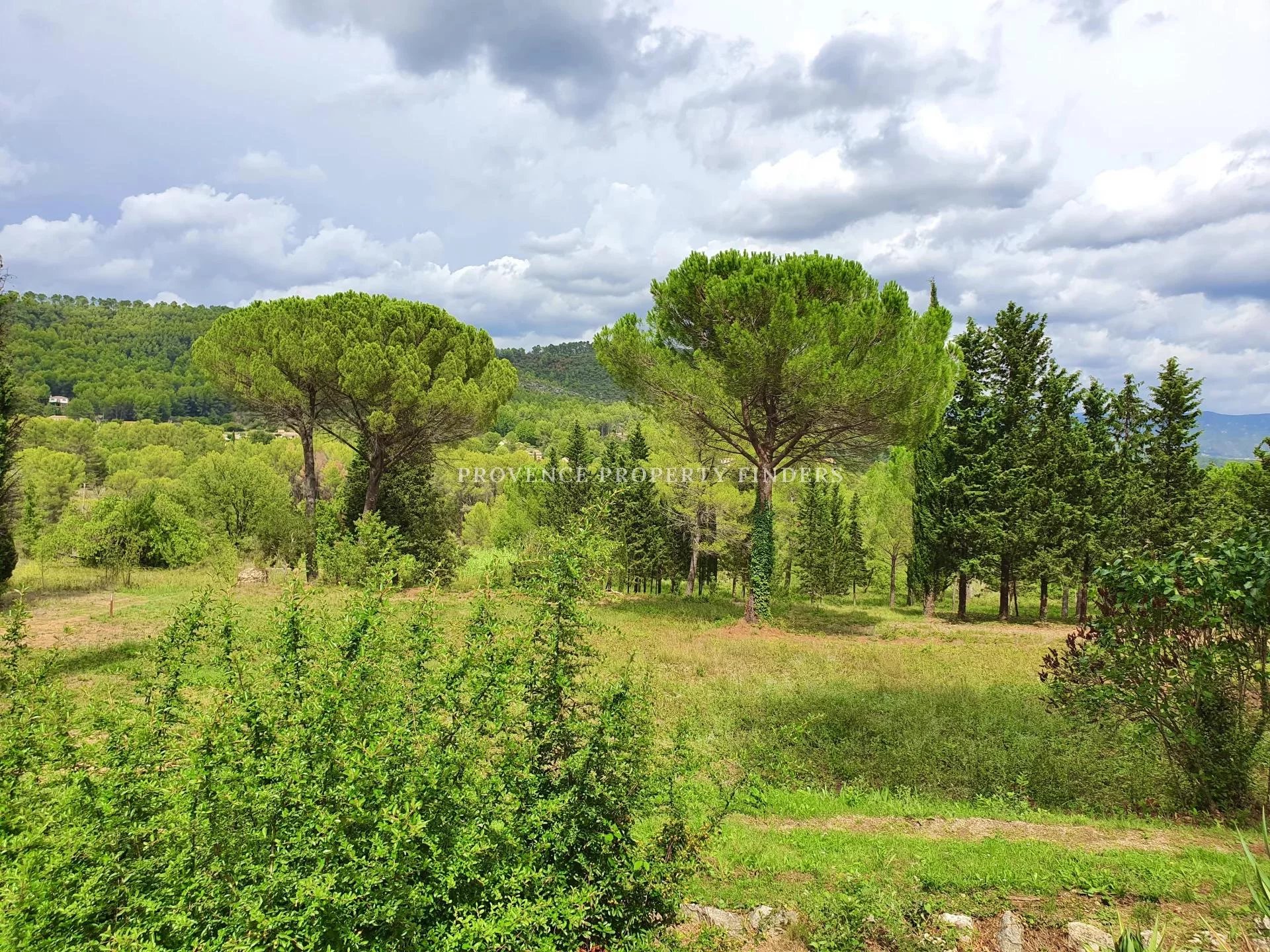 Charmant Mas Provençal,  4 Chambres, au calme (7,5 ha.)