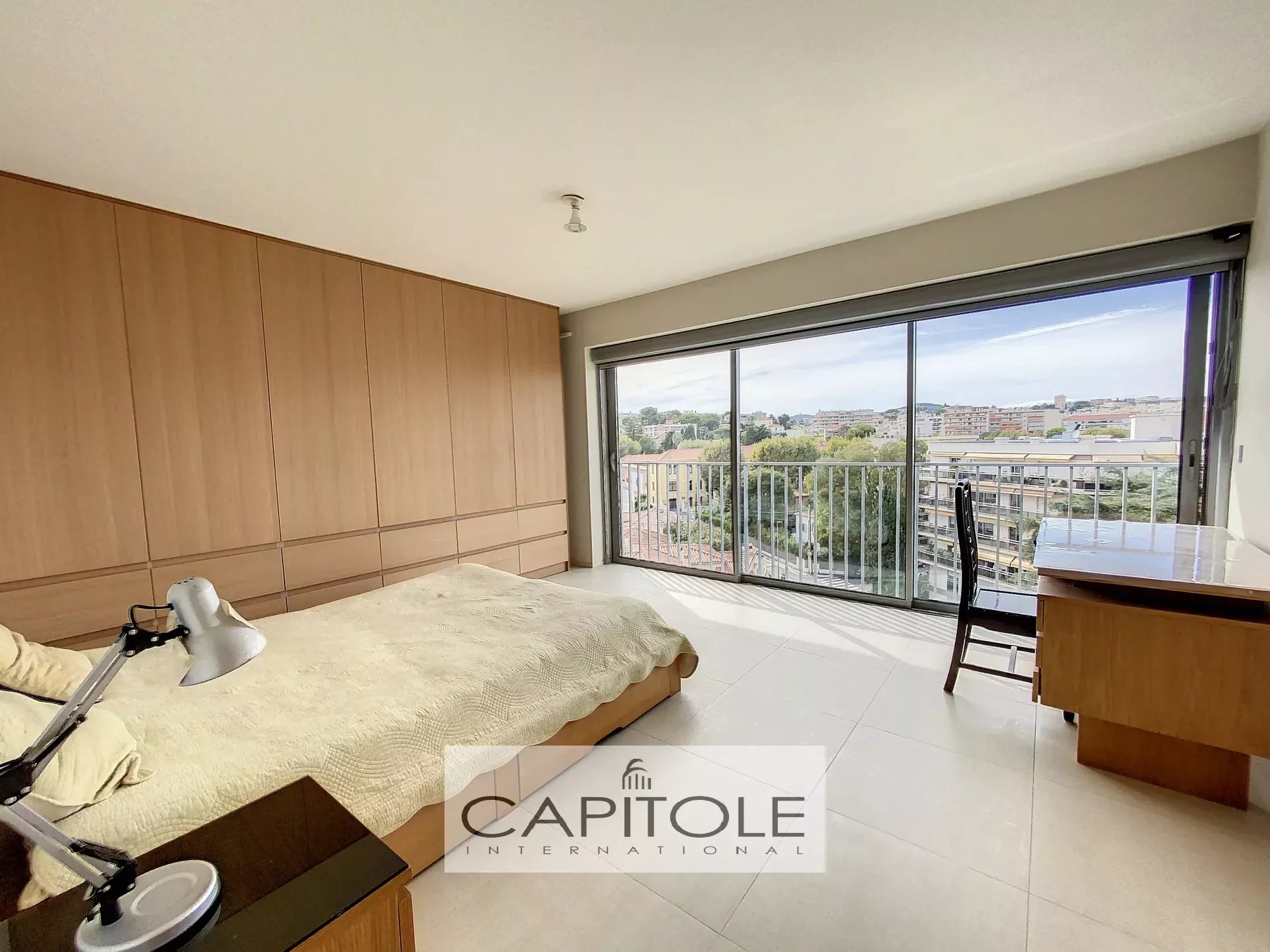 For sale, ANTIBES near PONTEIL beach, 92 m² 3 bedroom apartment, terrace, double garage