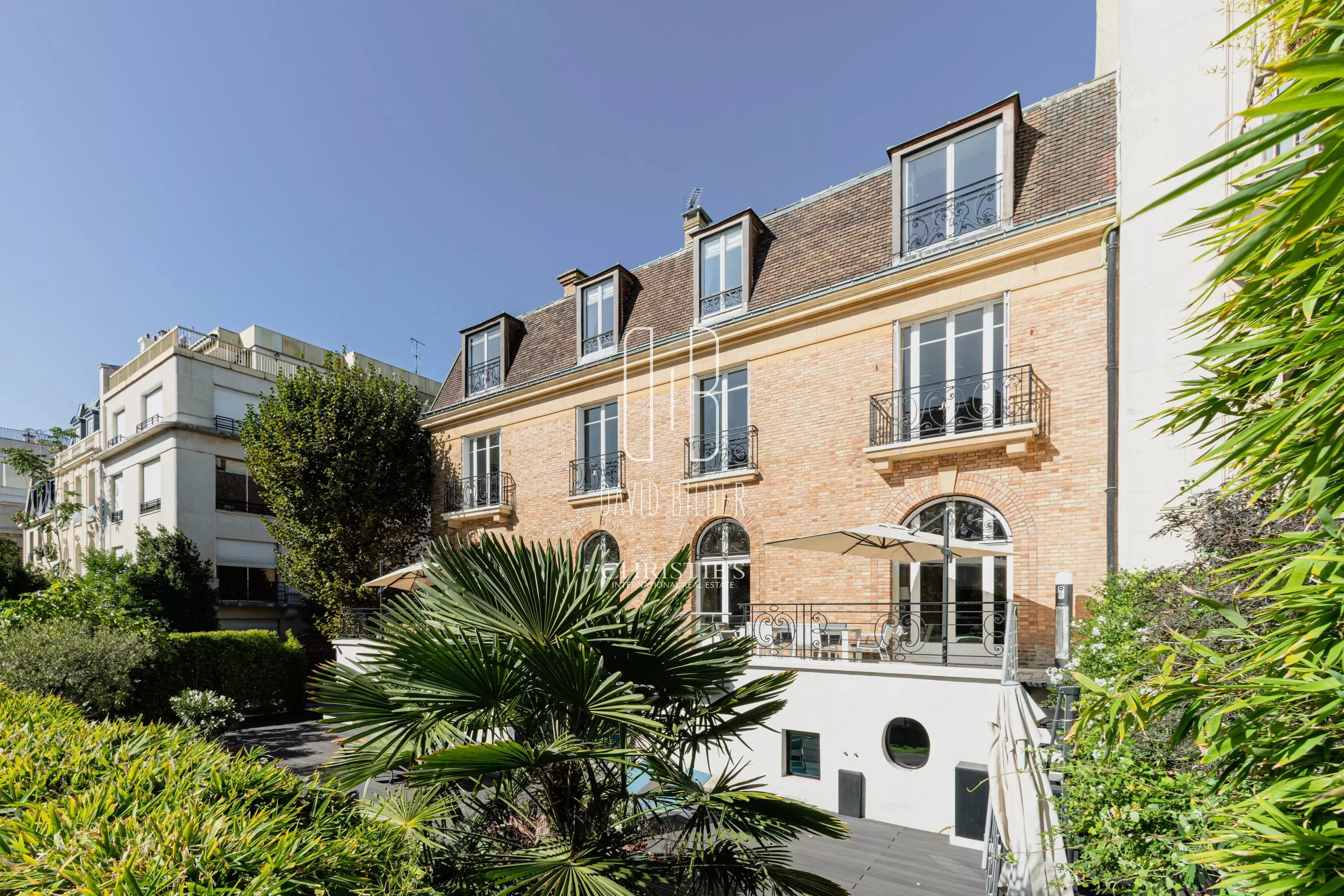 Neuilly-sur-Seine - A magnificent private mansion