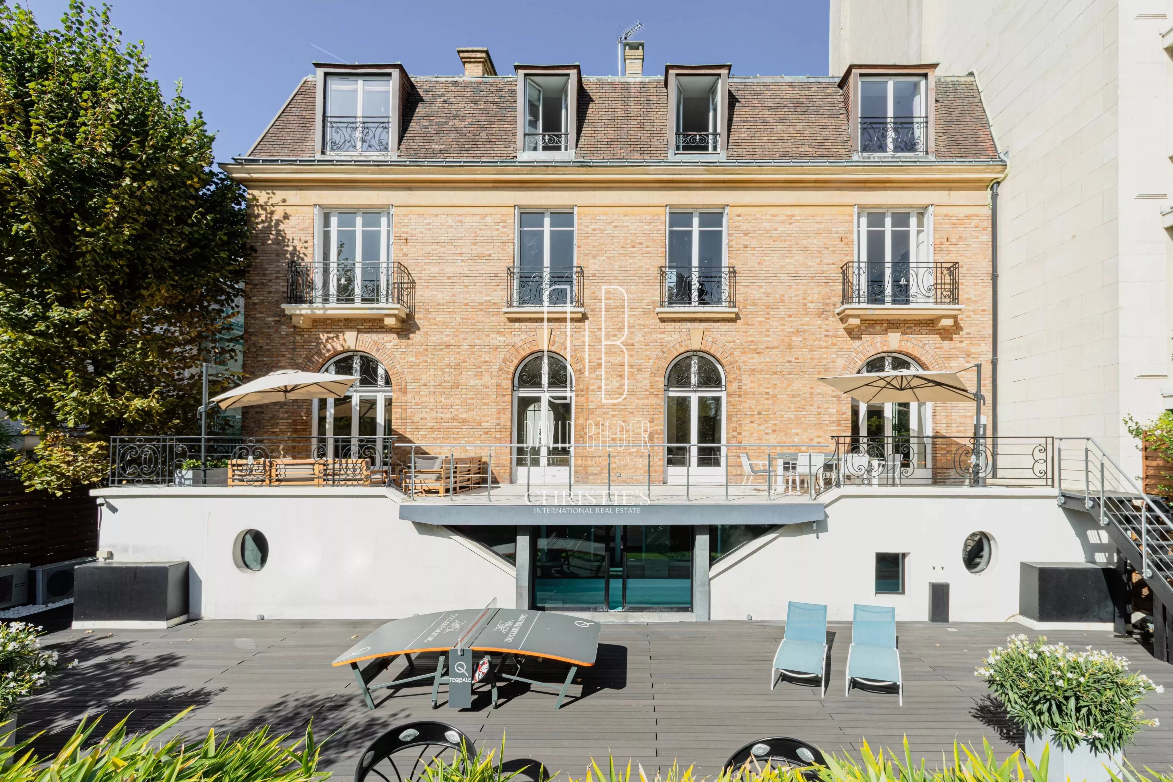 Neuilly-sur-Seine - A magnificent private mansion