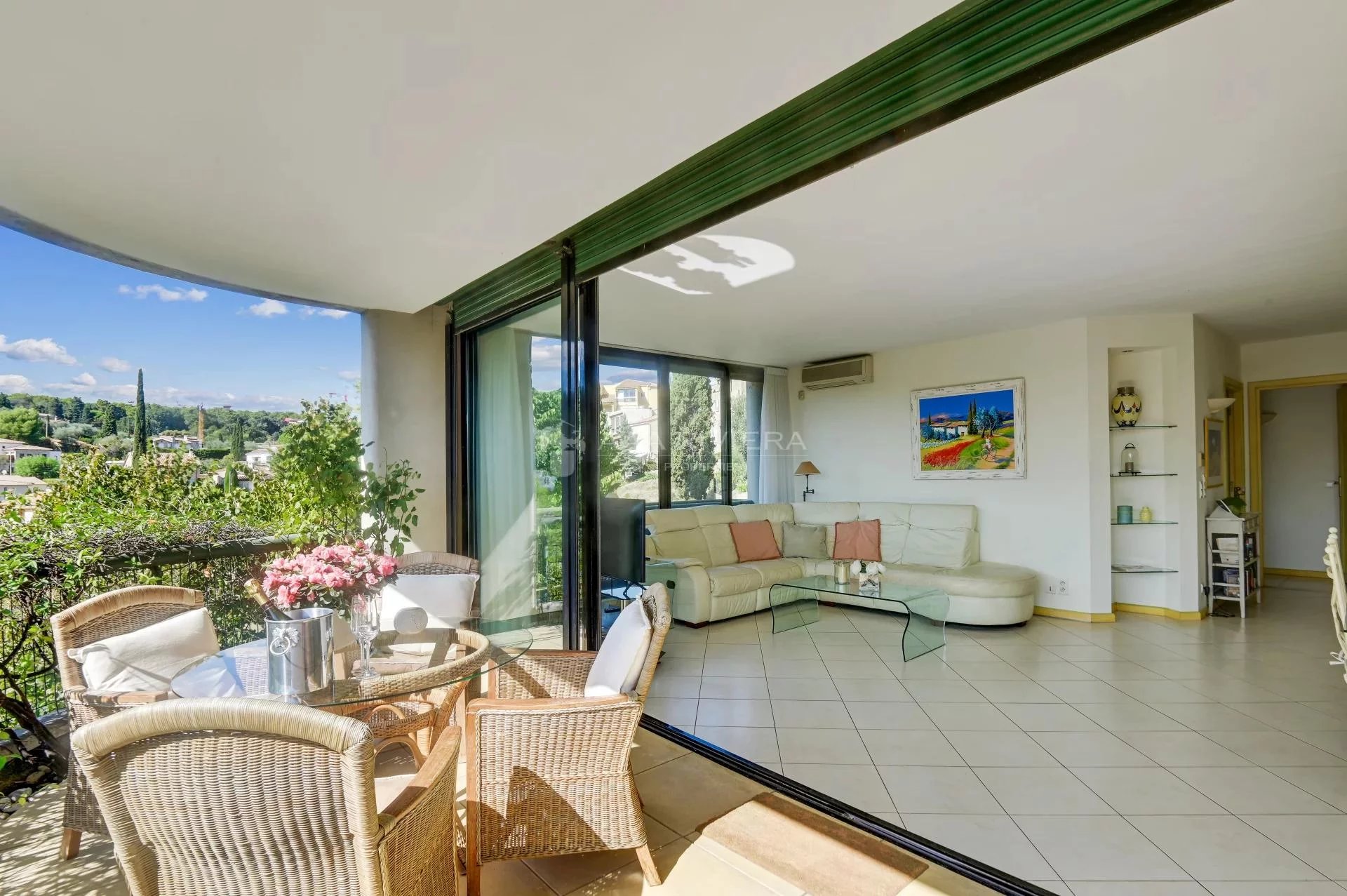 SOLD -  SOLE AGENT- Val de Mougins, 2-bedroom apt with large terrace, views and shops at your doorstep set in green surroundings