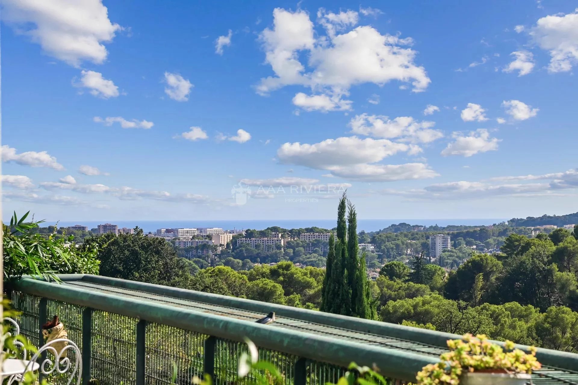 SOLD - Close to Mougins village with all the shops at your doorstep set in green surroundings