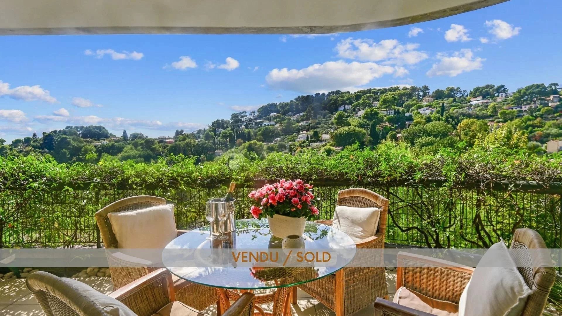 SOLD -  SOLE AGENT- Val de Mougins, 2-bedroom apt with large terrace, views and shops at your doorstep set in green surroundings