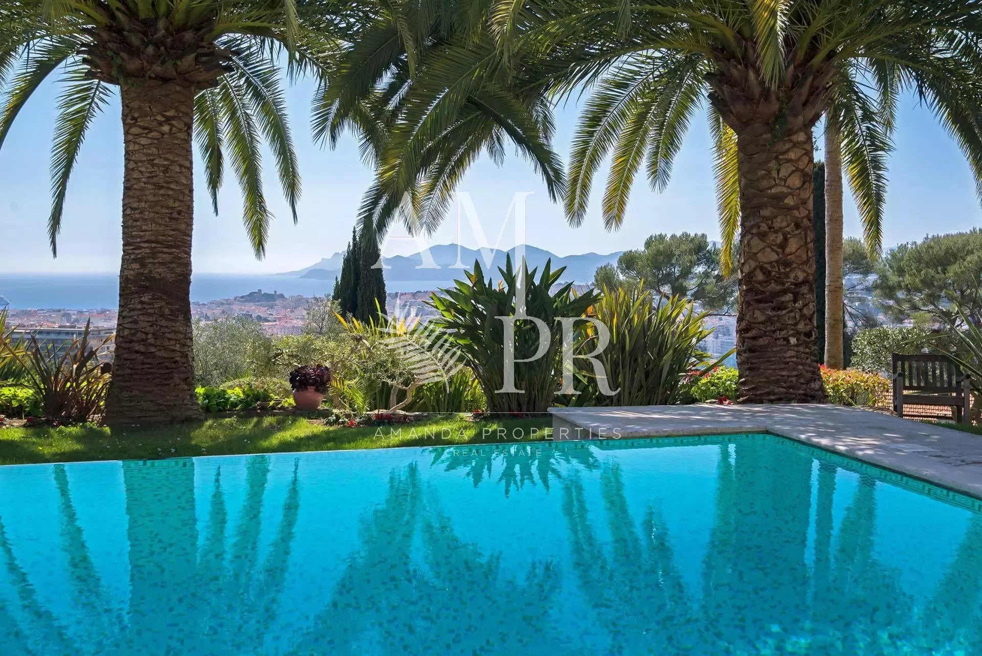 Superb villa - Panoramic sea view - Cannes hills