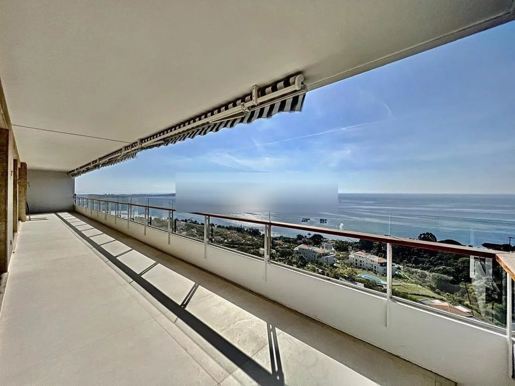 Appartement rénové de 4 chambres en étage élevé avec vue sur la mer