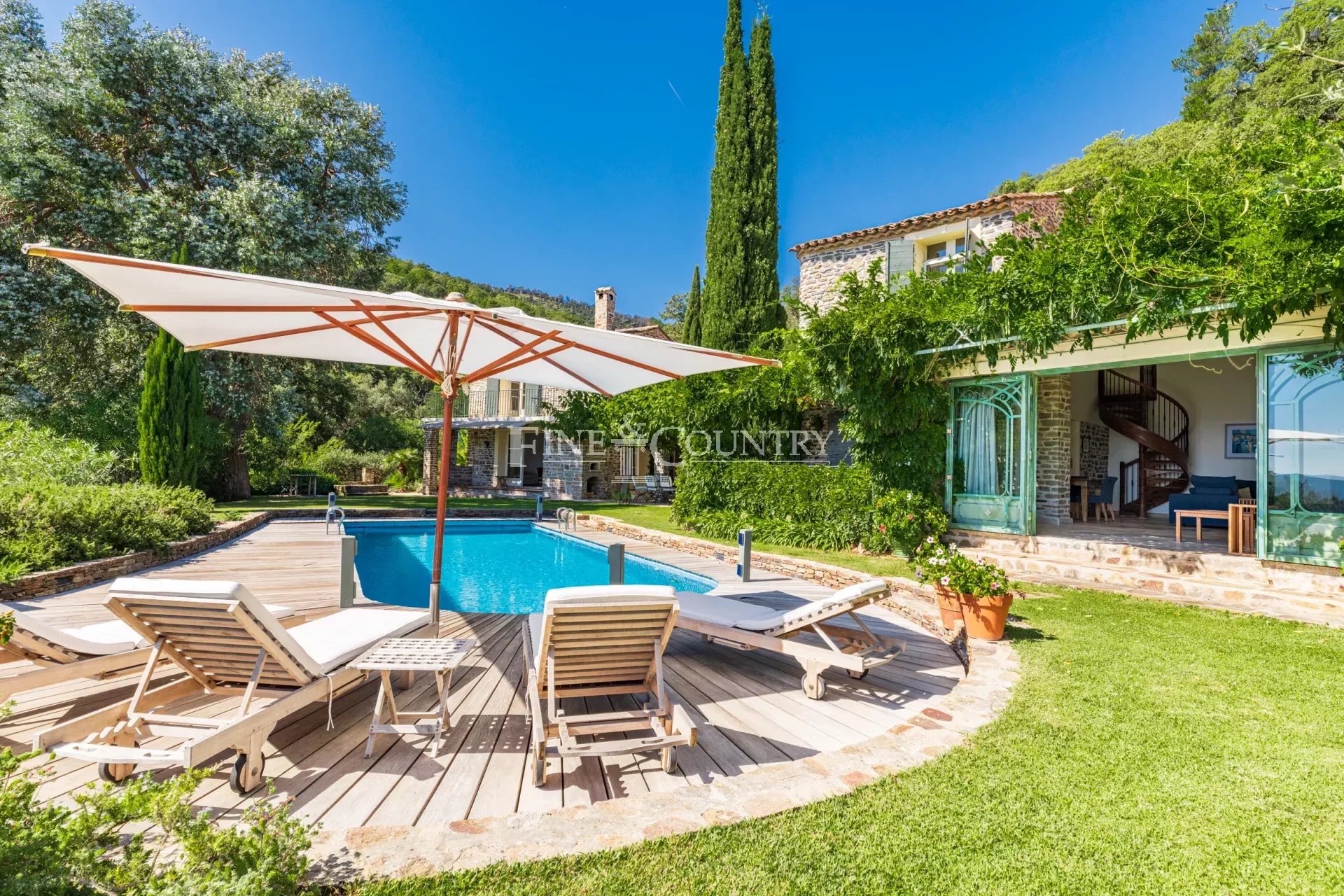 Villa For Sale in La Garde Freinet Accommodation in Cannes