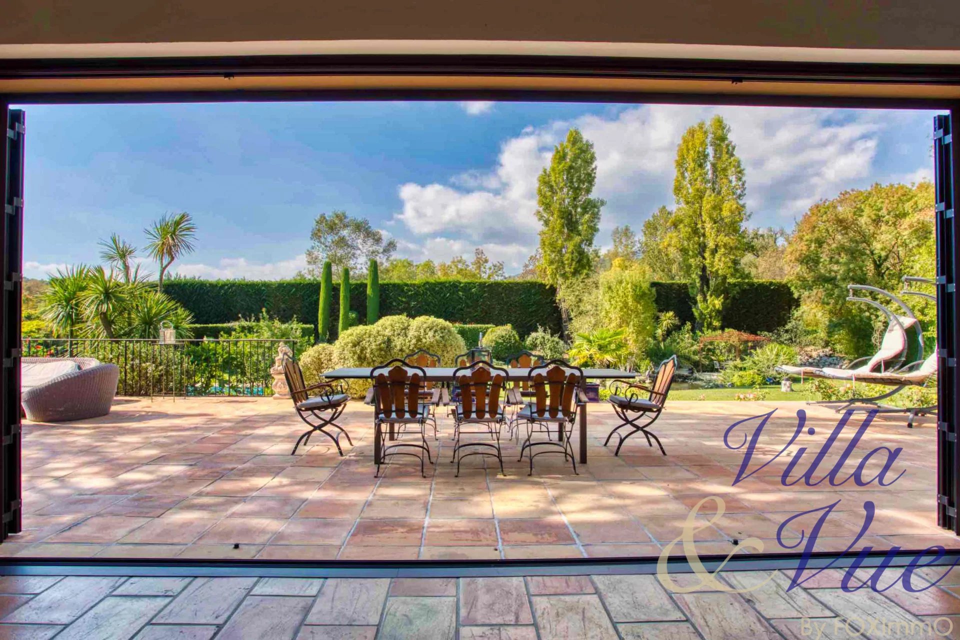 Chateauneuf, Magnificent Bastide, 280m2, 5 bedrooms, outbuilding, 5000m2 of flat and landscaped grounds, swimming pool, triple garage