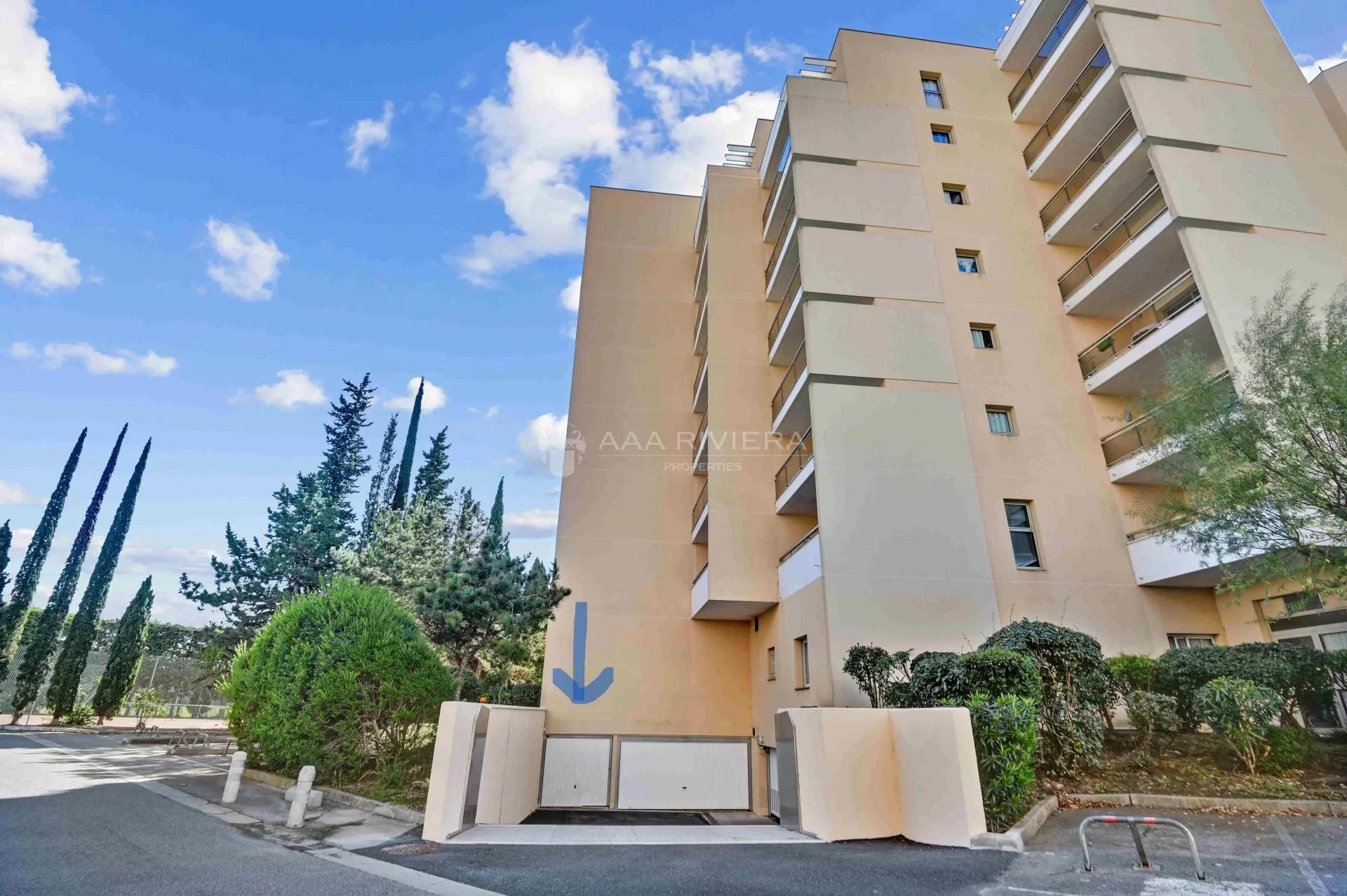 SOLD - SOLE AGENT - Mandelieu Cannes Marina -  Nice 2 bedroom apartment with big terrace and view in resdience with pool, tennis and cartaker