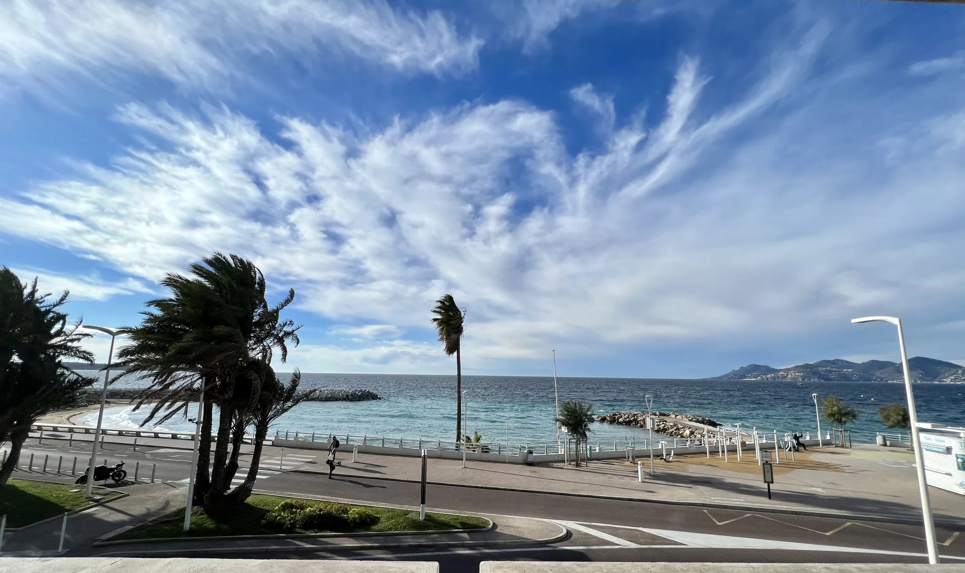 Cannes plages du Midi ,  2 pièces face mer dernier étage