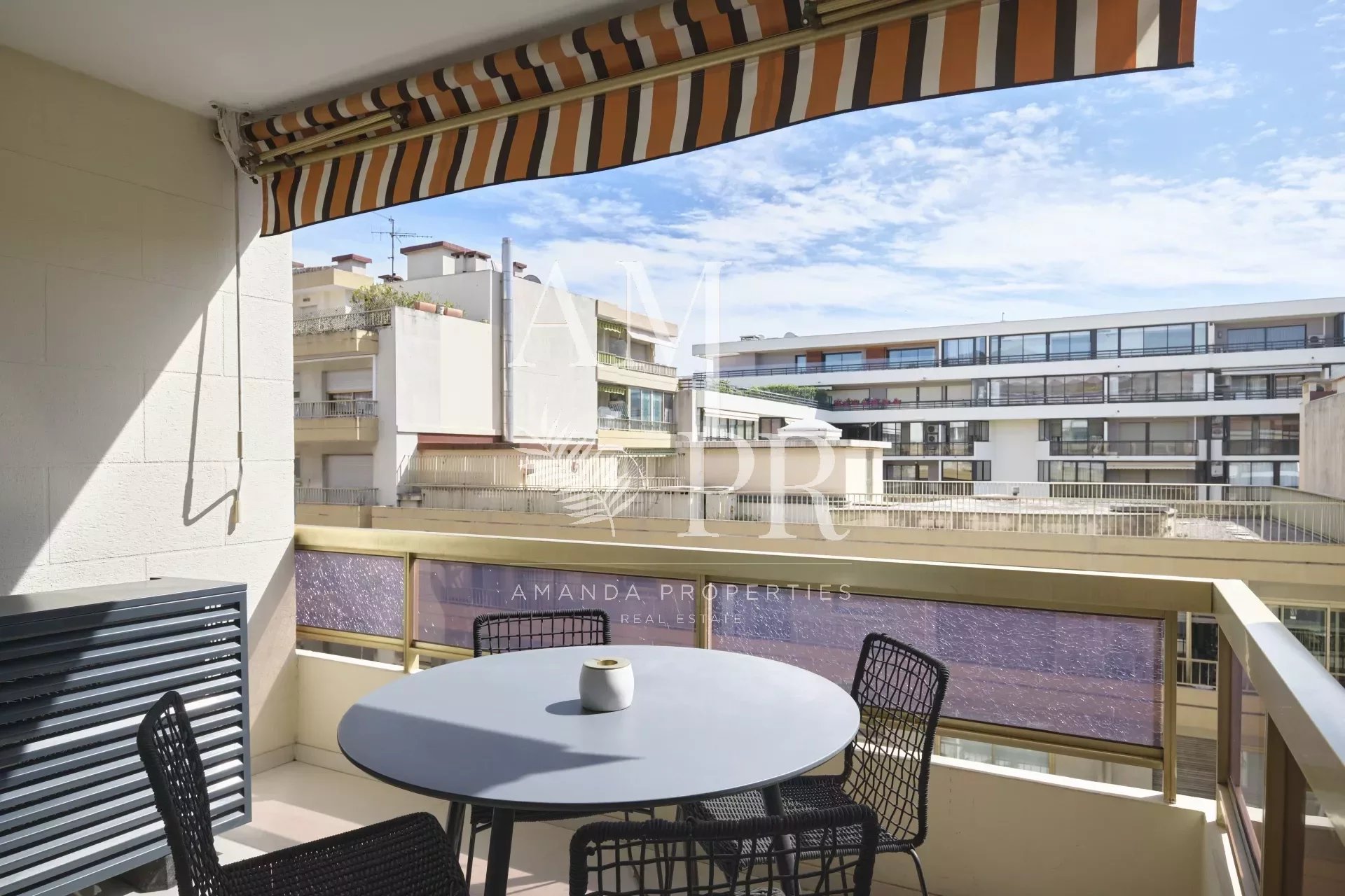 Cannes arrière Croisette - Magnificent 4 room flat of 75sqm - Entirely Renovated