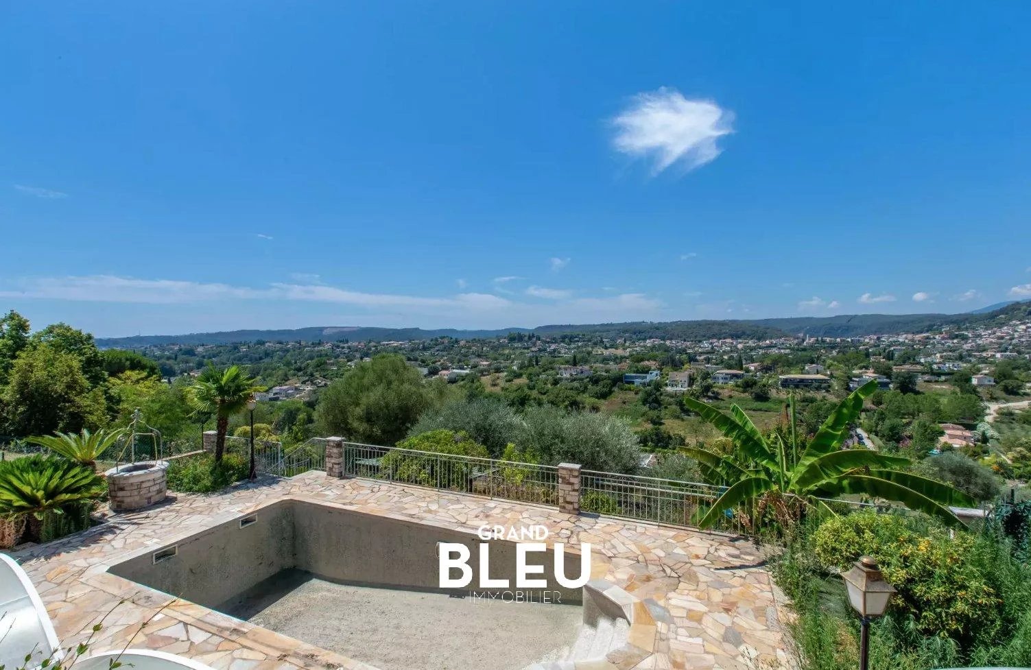 St Paul de Vence : Villa familiale avec piscine et vue panoramique