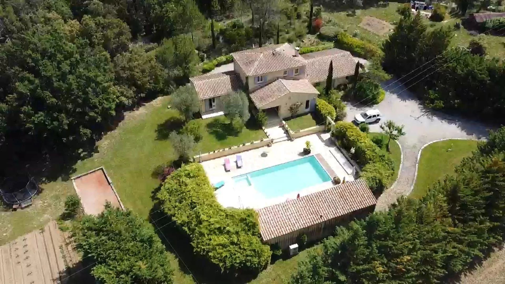 BRIGNOLES-Provençal Bastide style house with 6 bedrooms on 10,000m2