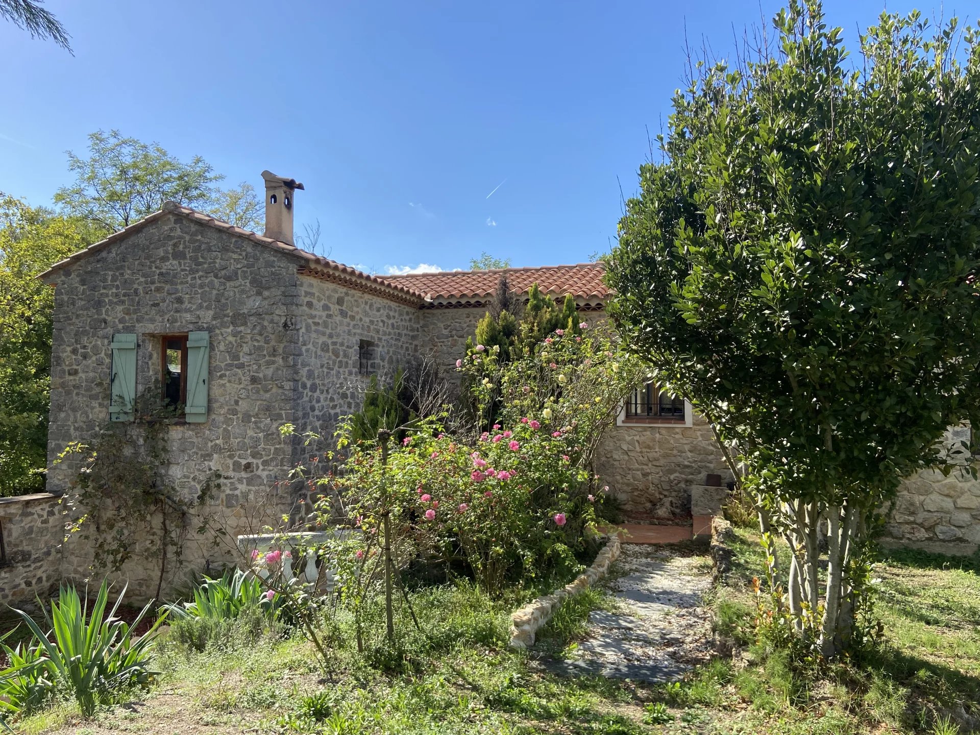 BRIGNOLES. Bastide with 3 bedrooms on 2355m2 of land