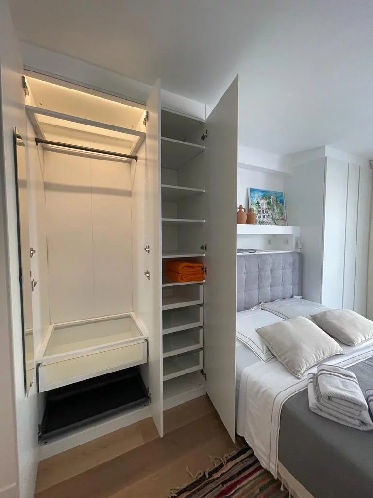 the Humphrey, elegant and spacious studio on the rue d’Antibes