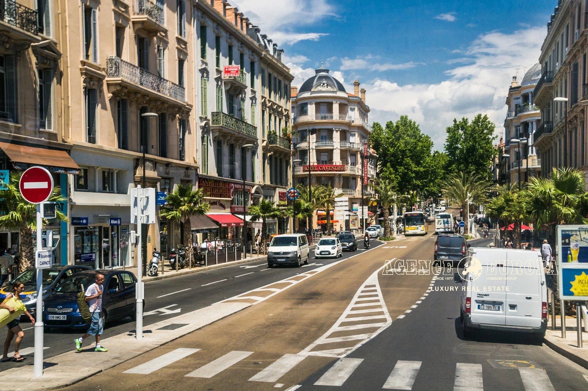 CANNES - BOULEVARD CARNOT - MURS OCCUPES A VENDRE