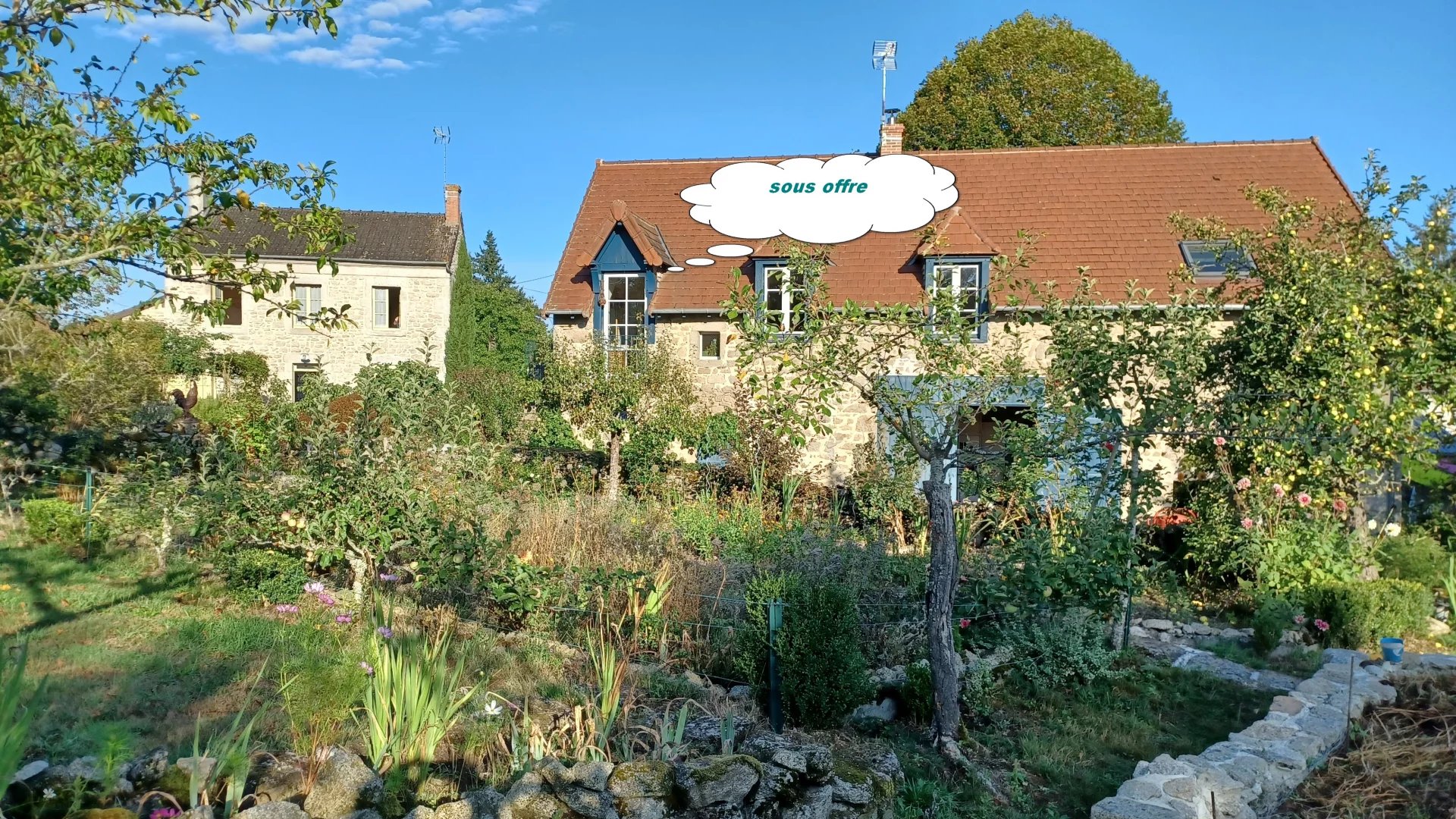 Te koop in de Creuse een woonhuis, met gîtes en mooie tuin.