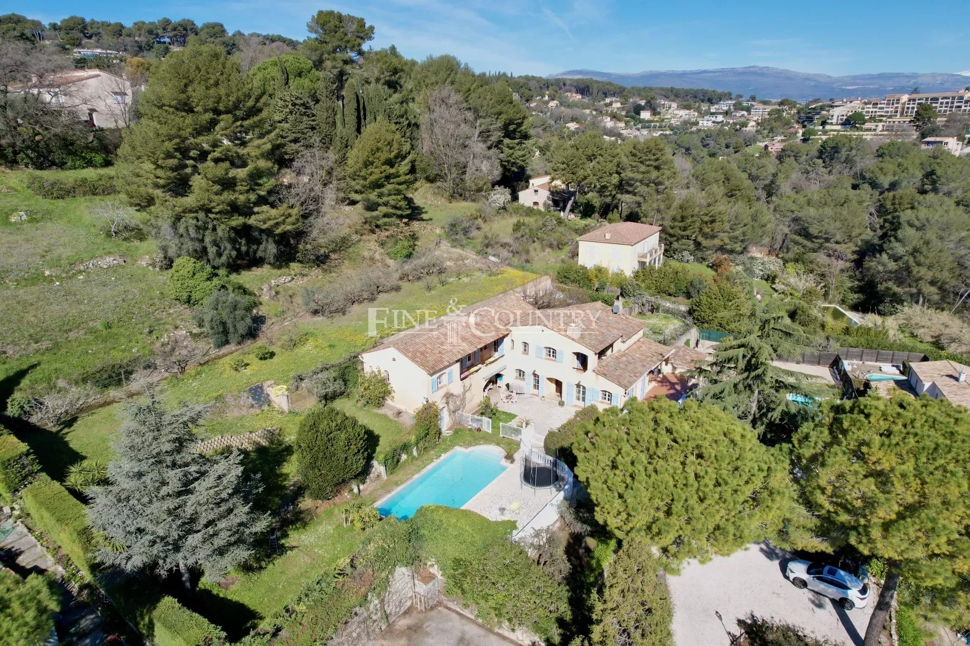 Villa for Sale in Mougins Accommodation in Cannes