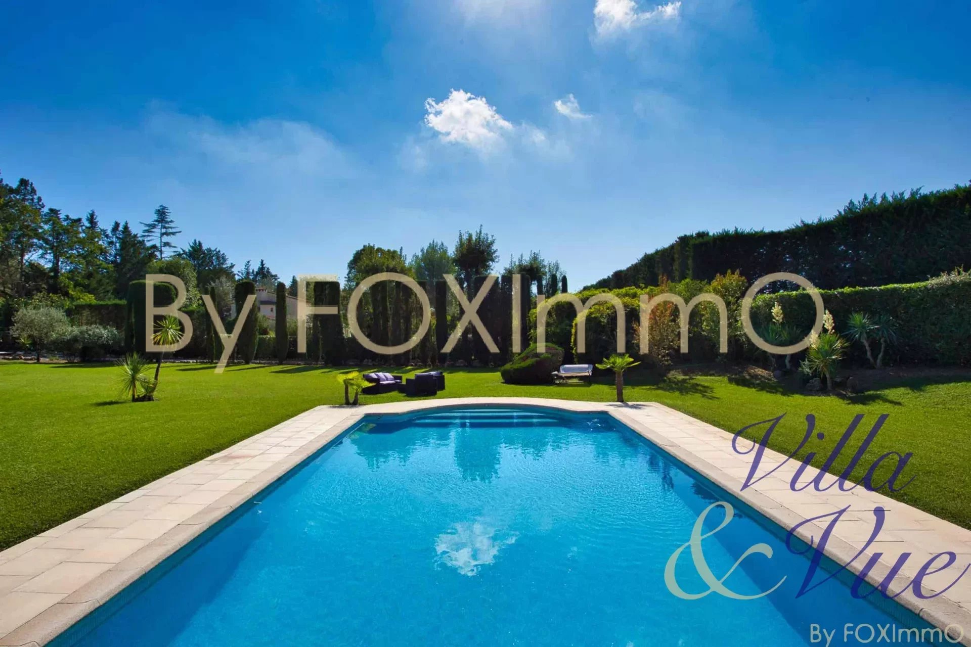 Chateauneuf, Magnificent Bastide, 280m2, 5 bedrooms, outbuilding, 5000m2 of flat and landscaped grounds, swimming pool, triple garage