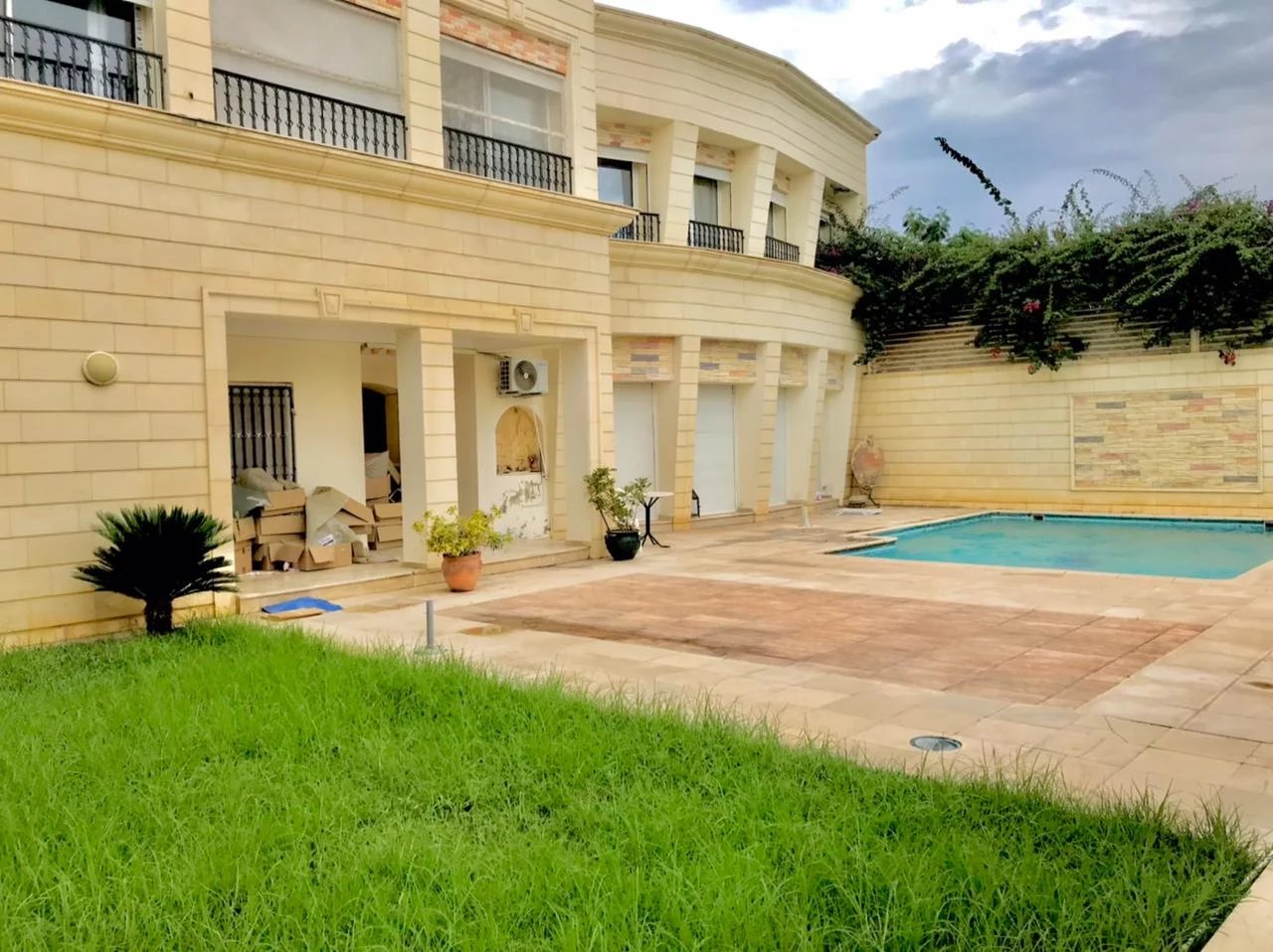 Location Villa avec piscine à la Marsa.