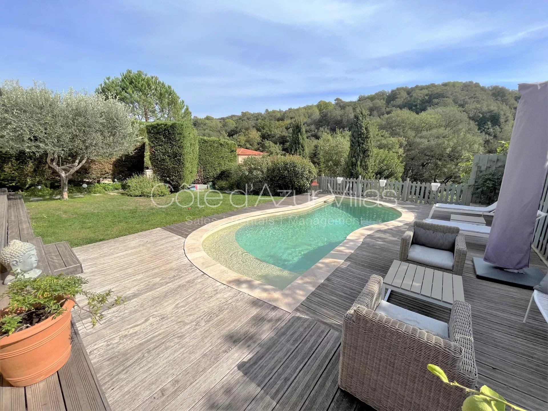 Biot - 3 bedroom detached house in a domain in a quiet area