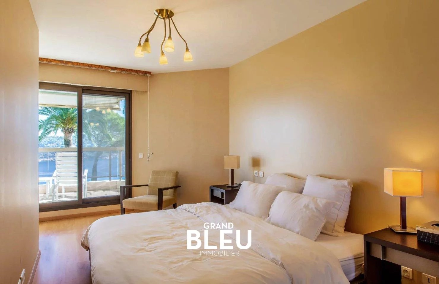 Cap de Nice : Appartement/Villa posé sur la mer, 200m² de terrasses