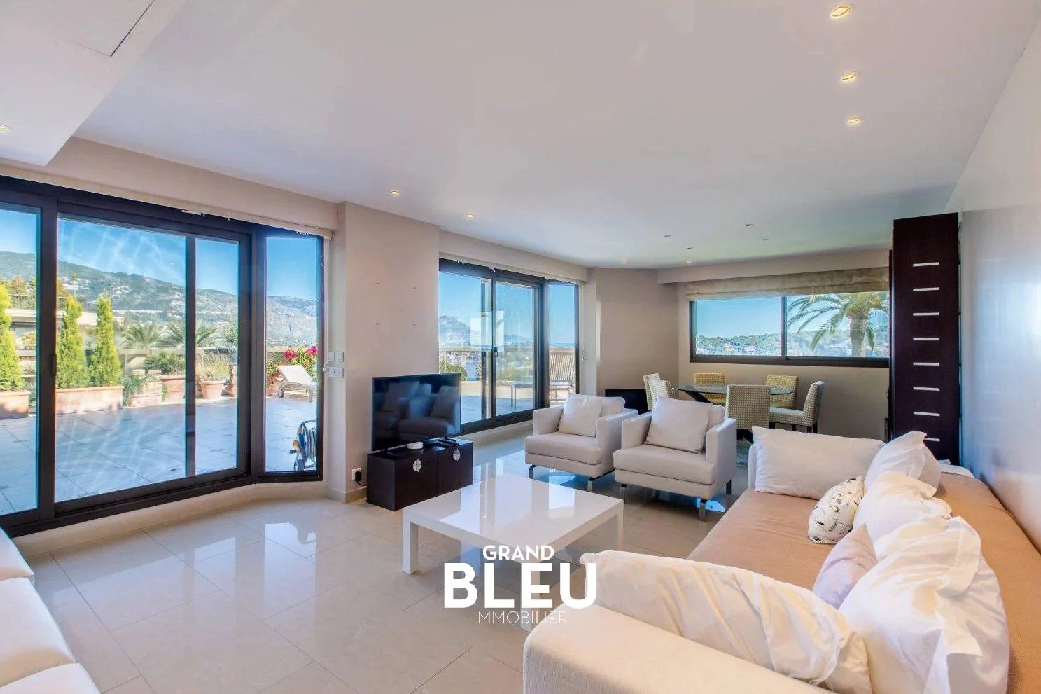 Cap de Nice : Appartement/Villa posé sur la mer, 200m² de terrasses