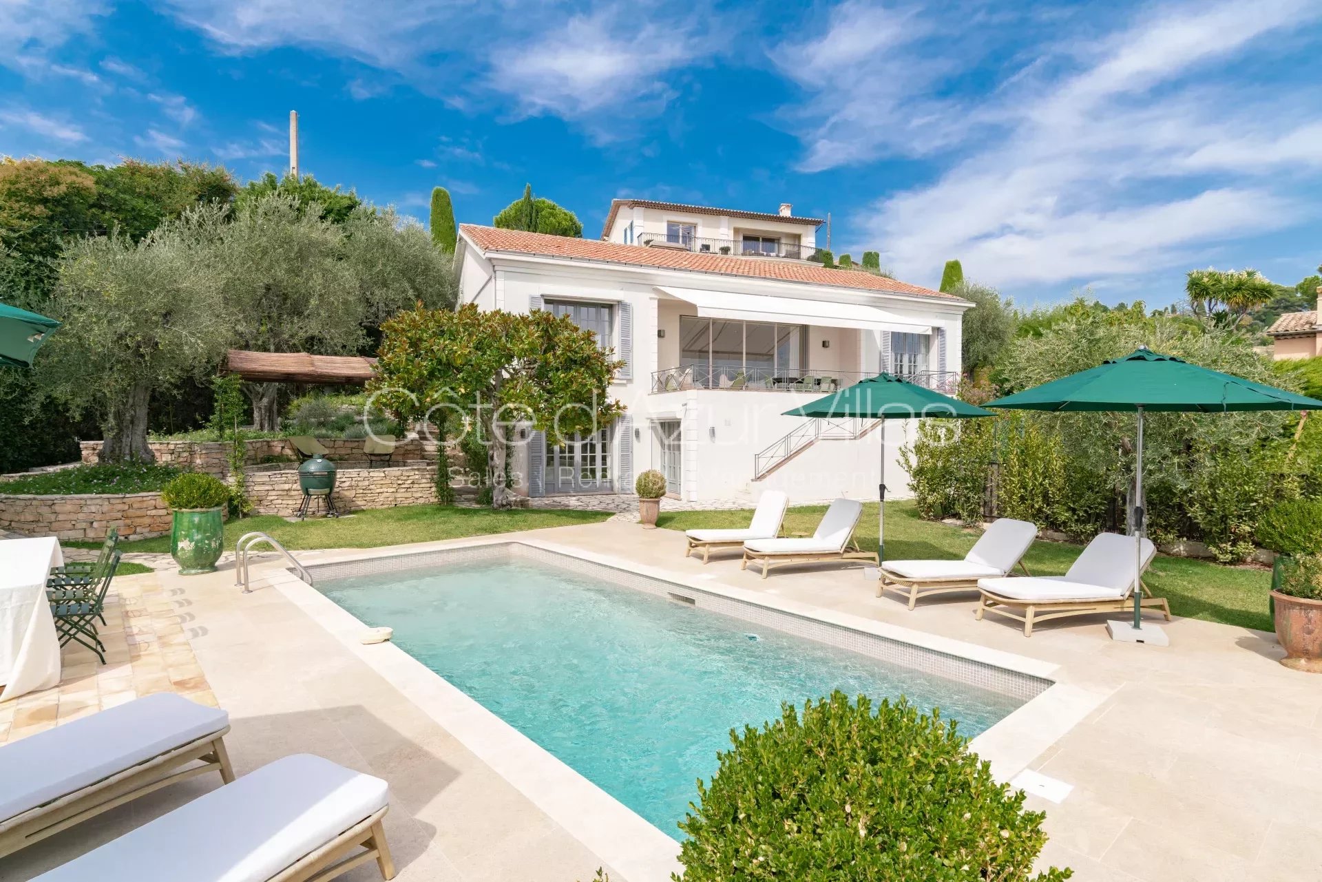 Mougins - Belle villa contemporaine rénovée à pied du village