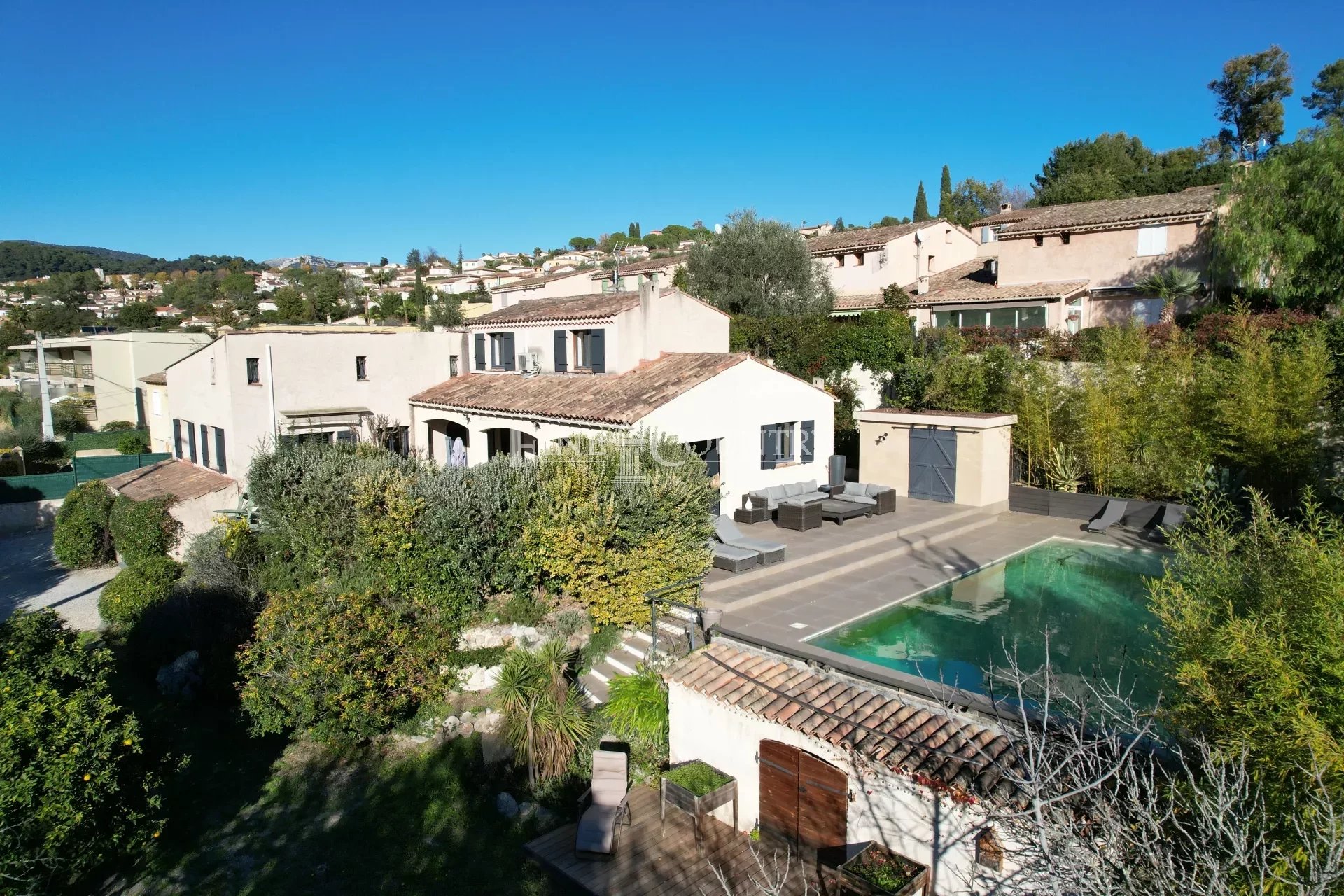 Modernised provencal house for sale in La Colle sur Loup Accommodation in Cannes