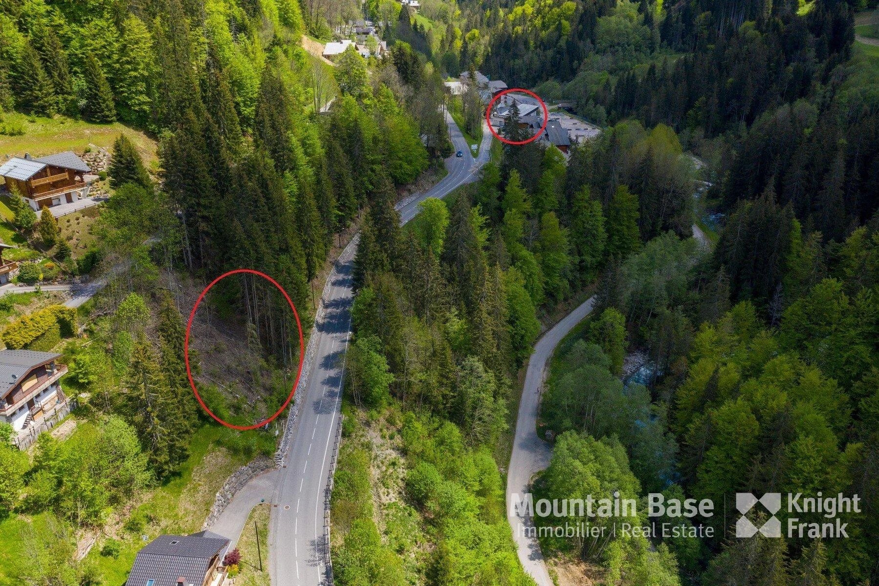 Land area 426m² of which 64m² is unbuildable Accommodation in Chamonix