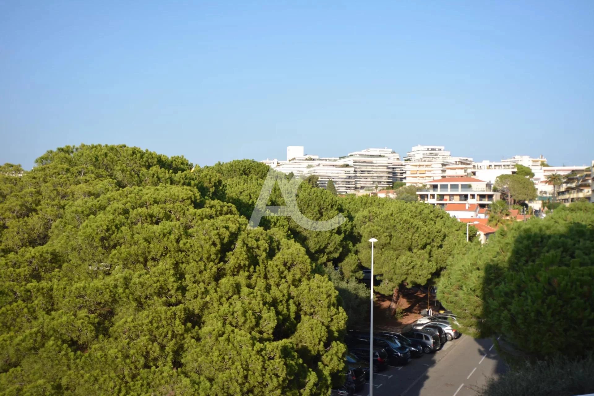 Apartment on high floor in the heart of Juan les Pins