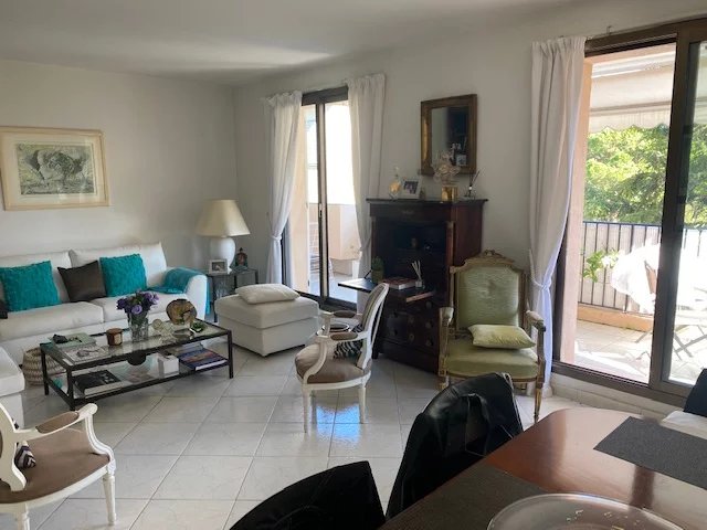 SALE HAUTS DE VAUGRENIER APPARTMENT 3 ROOMS 520 000.-€