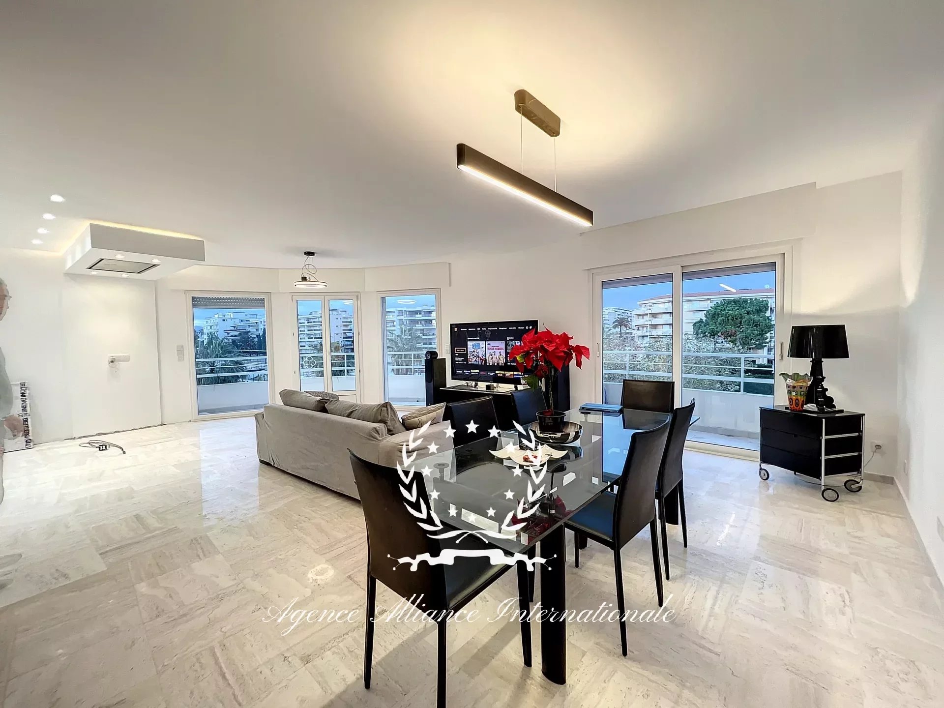 Appartement 3 pièces + bureau avec grand balcon Cannes Palm Beach Belle vue dégagée