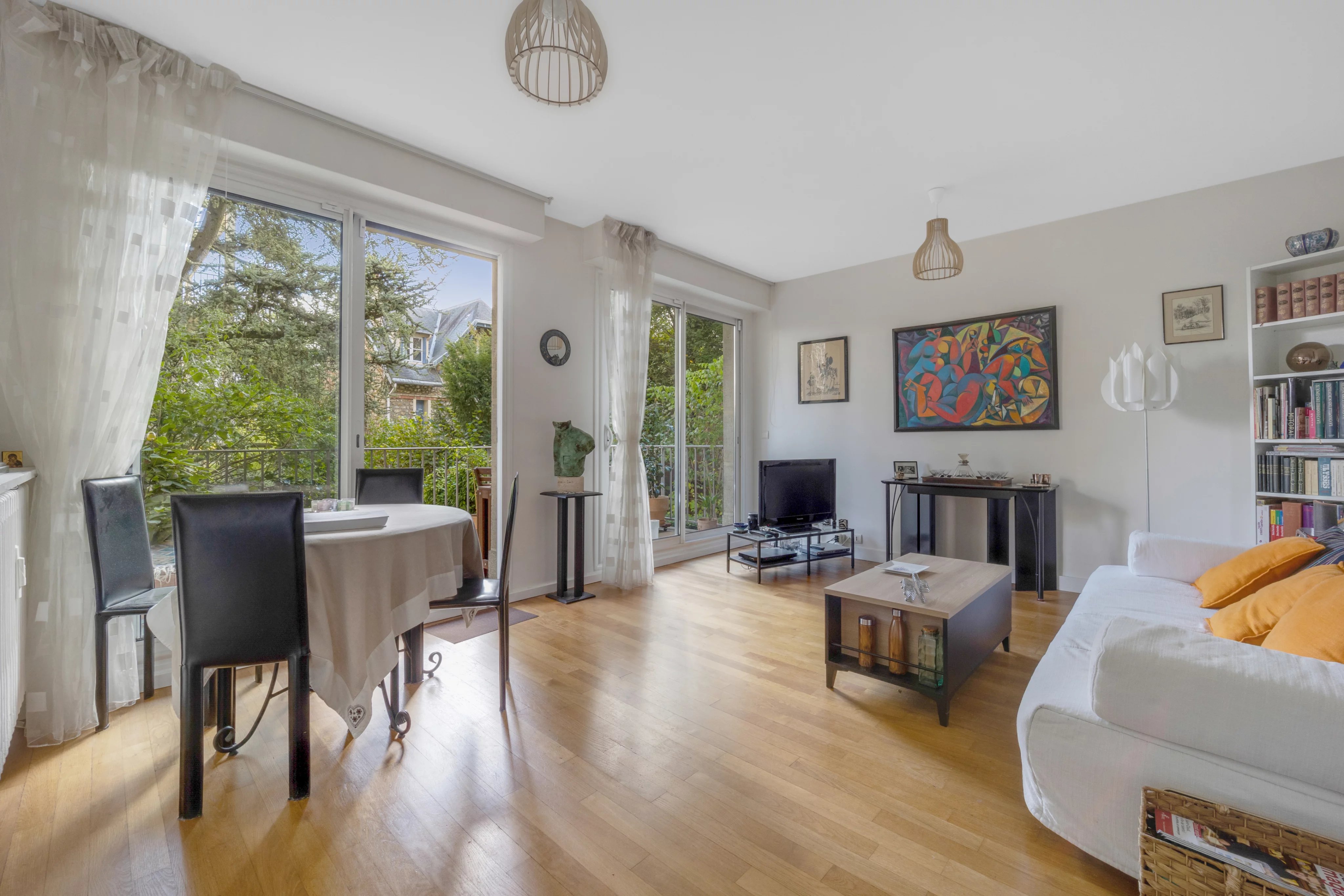 Saint-Cloud  -  A 2-bed apartment with a terrace