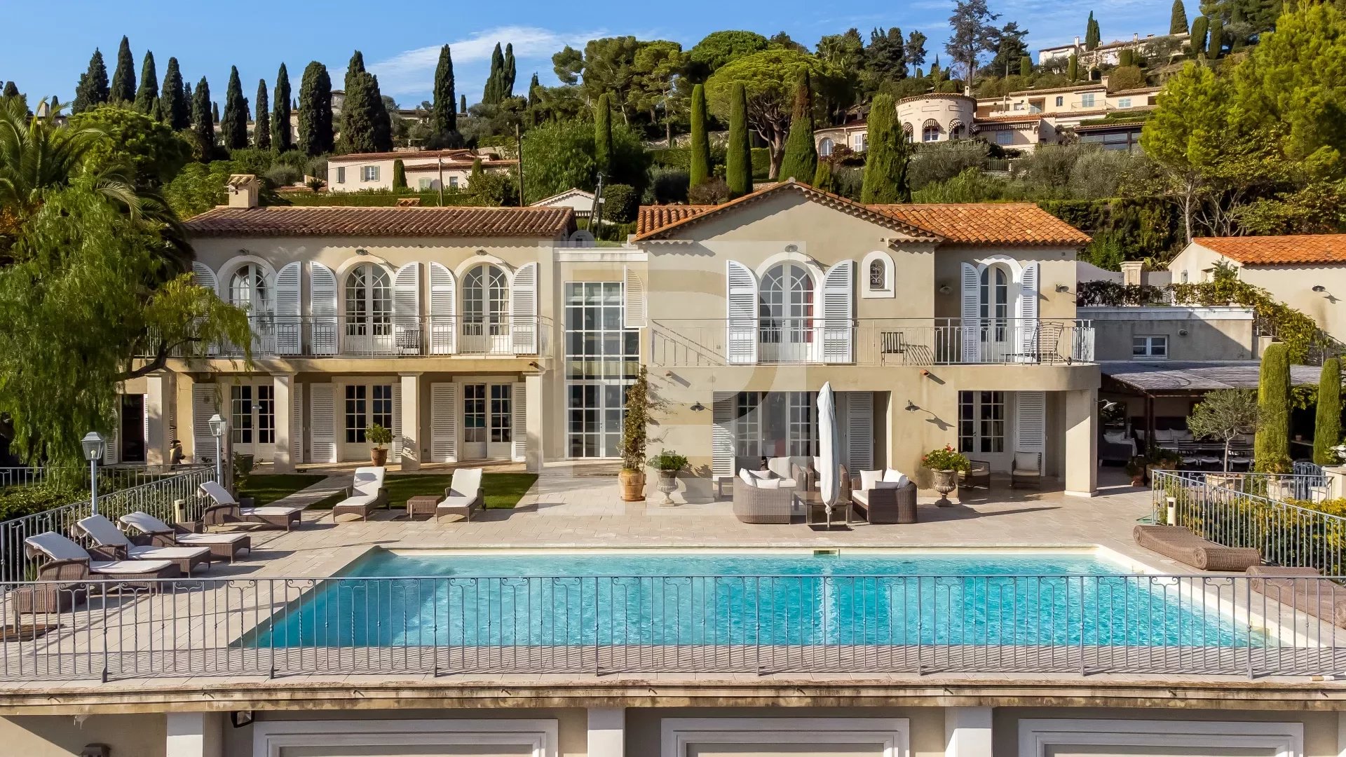 Charming provençal villa with panoramic sea
