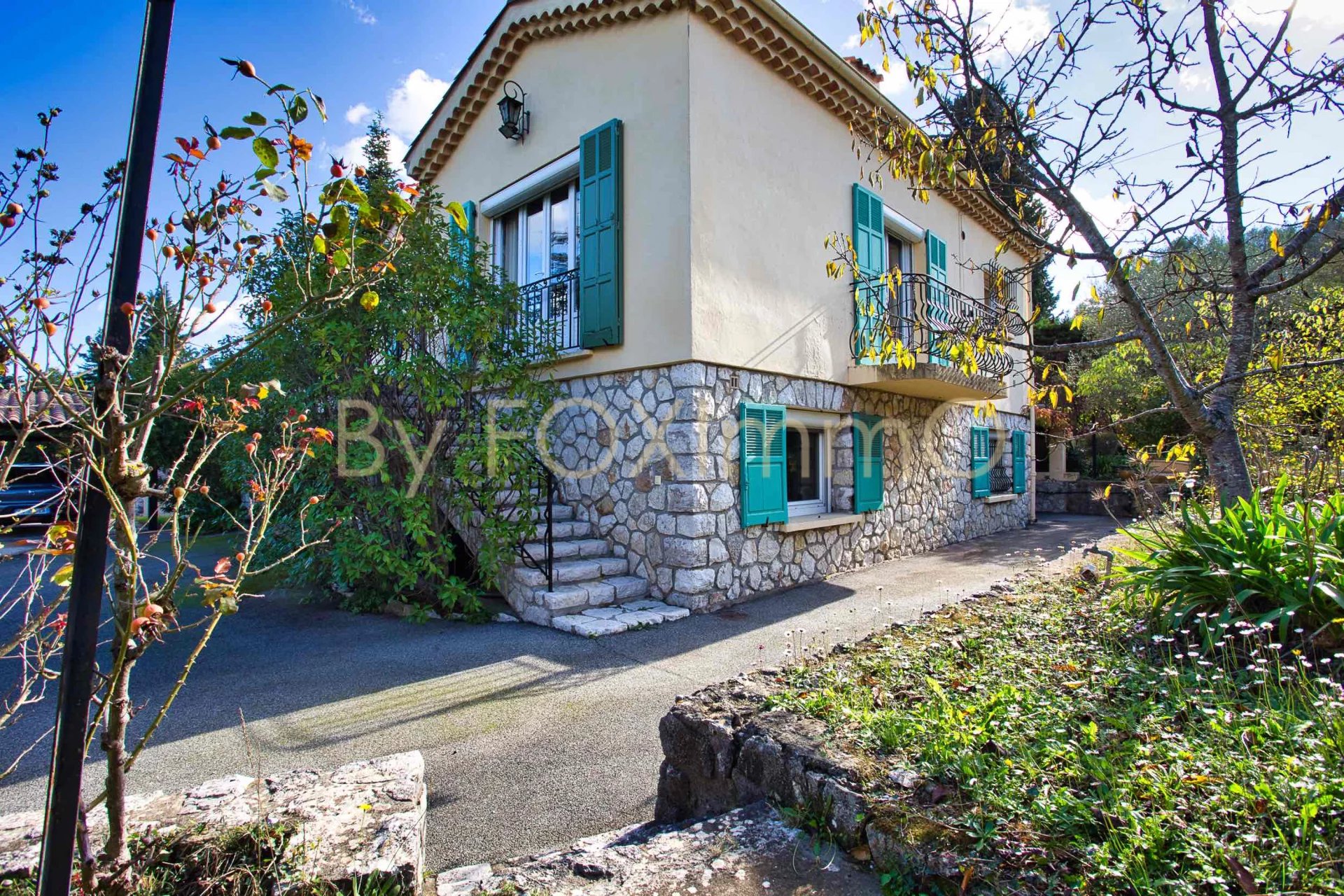 SOLD 6P family villa at walking distance from the village with pool