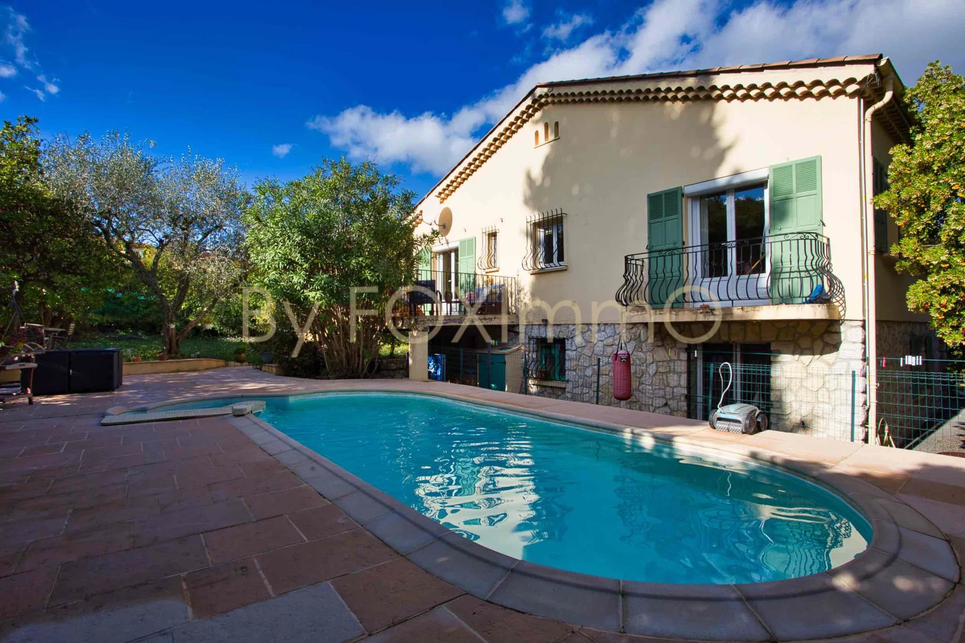 SOLD 6P family villa at walking distance from the village with pool