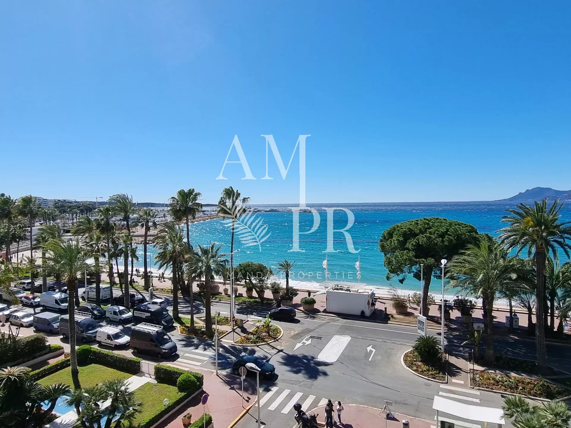 Cannes Croisette - Apartment 3 rooms of 66sqm- Sea view