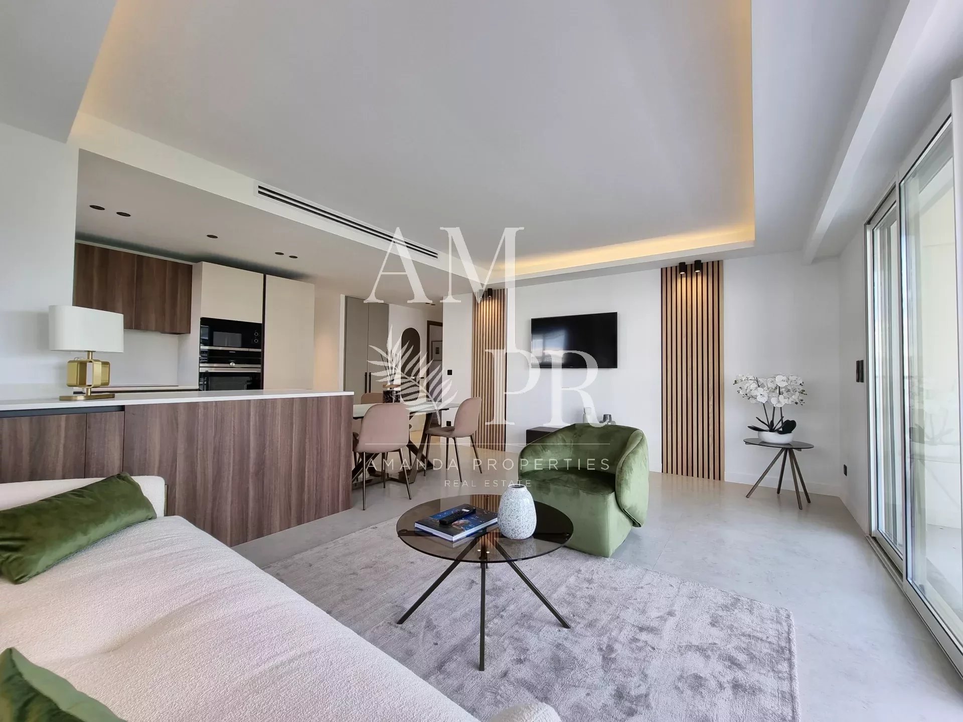Cannes Croisette - Appartement 3 pièces de 60 m2 - Vue Mer latérale