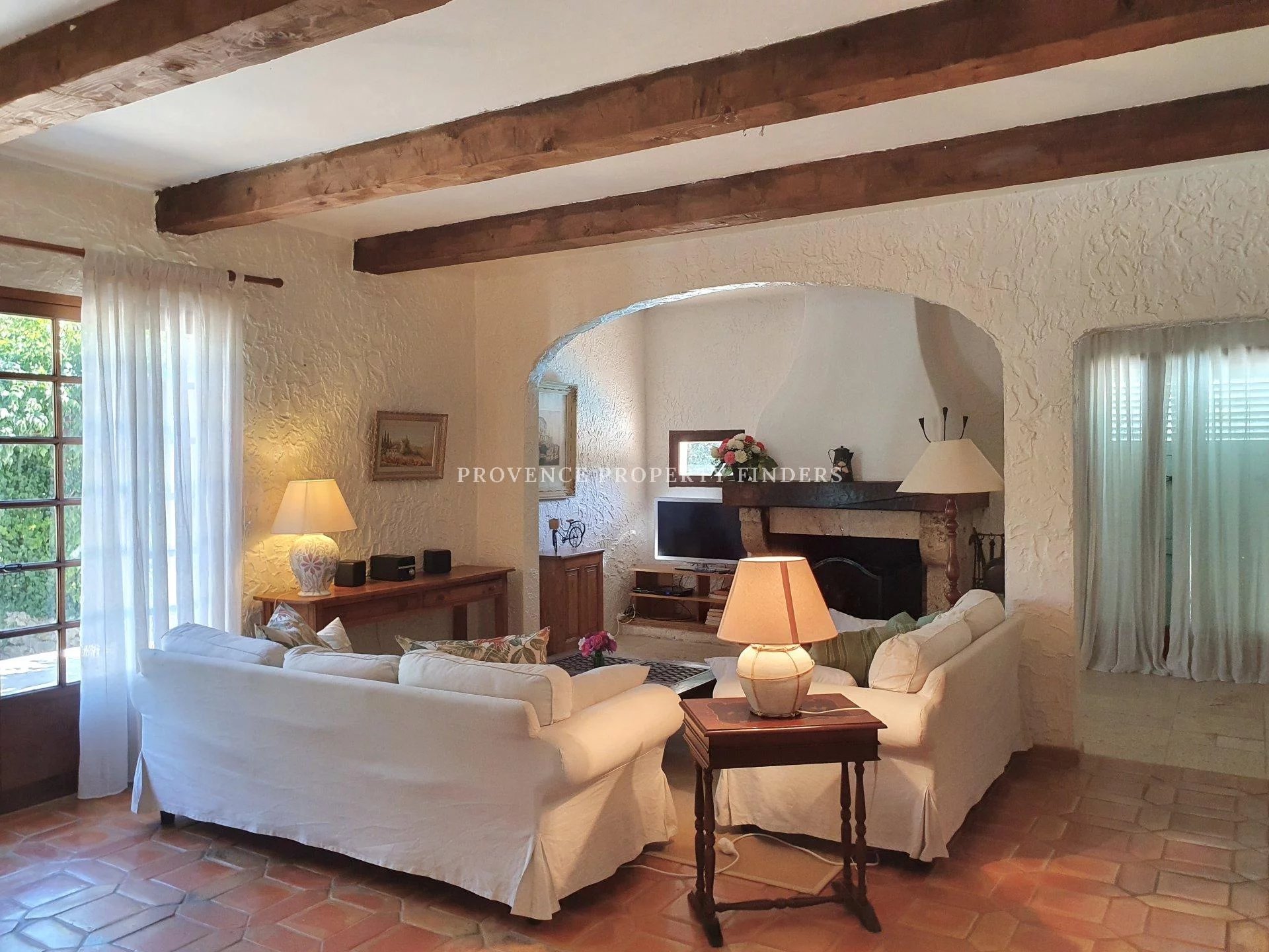Charming house, 4 bedrooms and private access to the river.