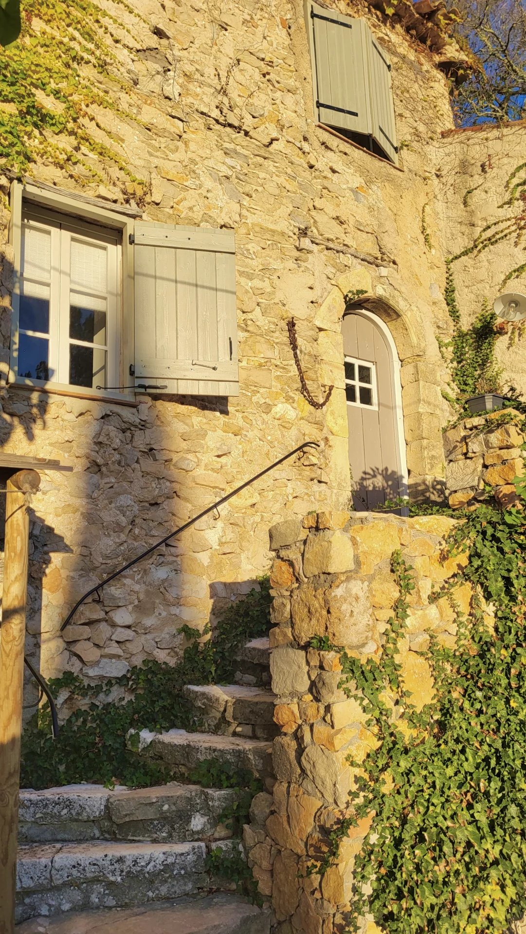 Bed and Breakfast, an old stone farmhouse , 7 Bedrooms,.