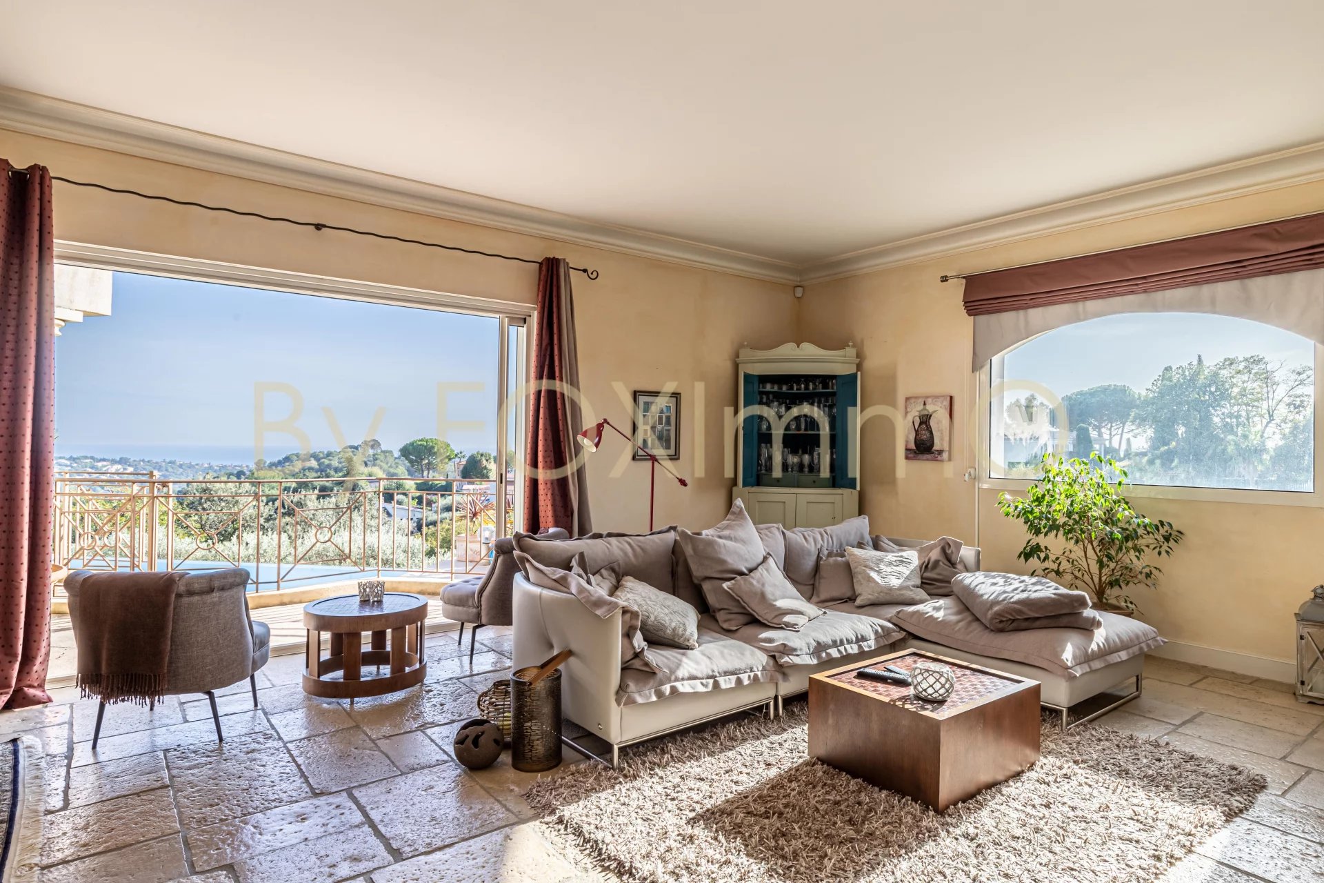 On the French Riviera, magnificent villa with sea view, dominant position and absolute calm