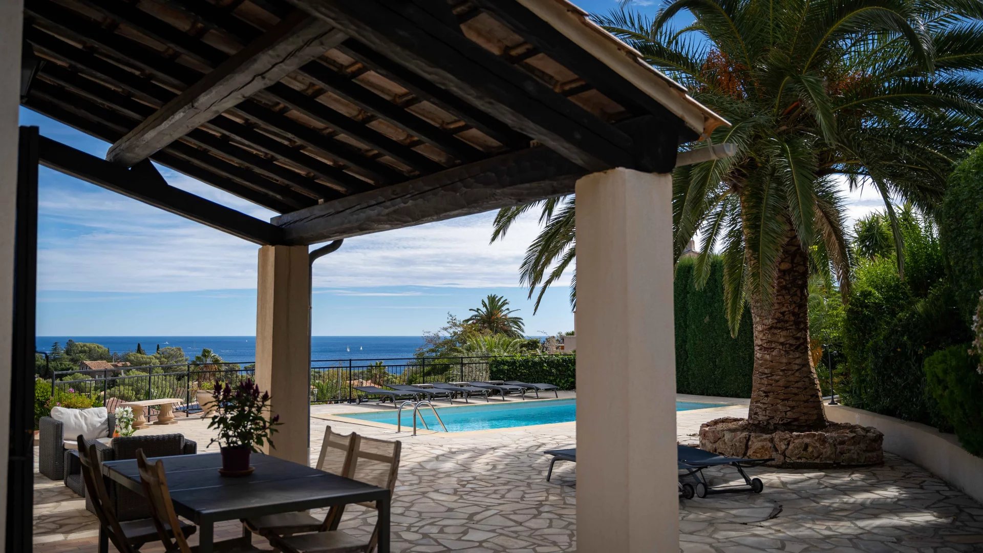 Beautiful provencal villa with panoramic sea view